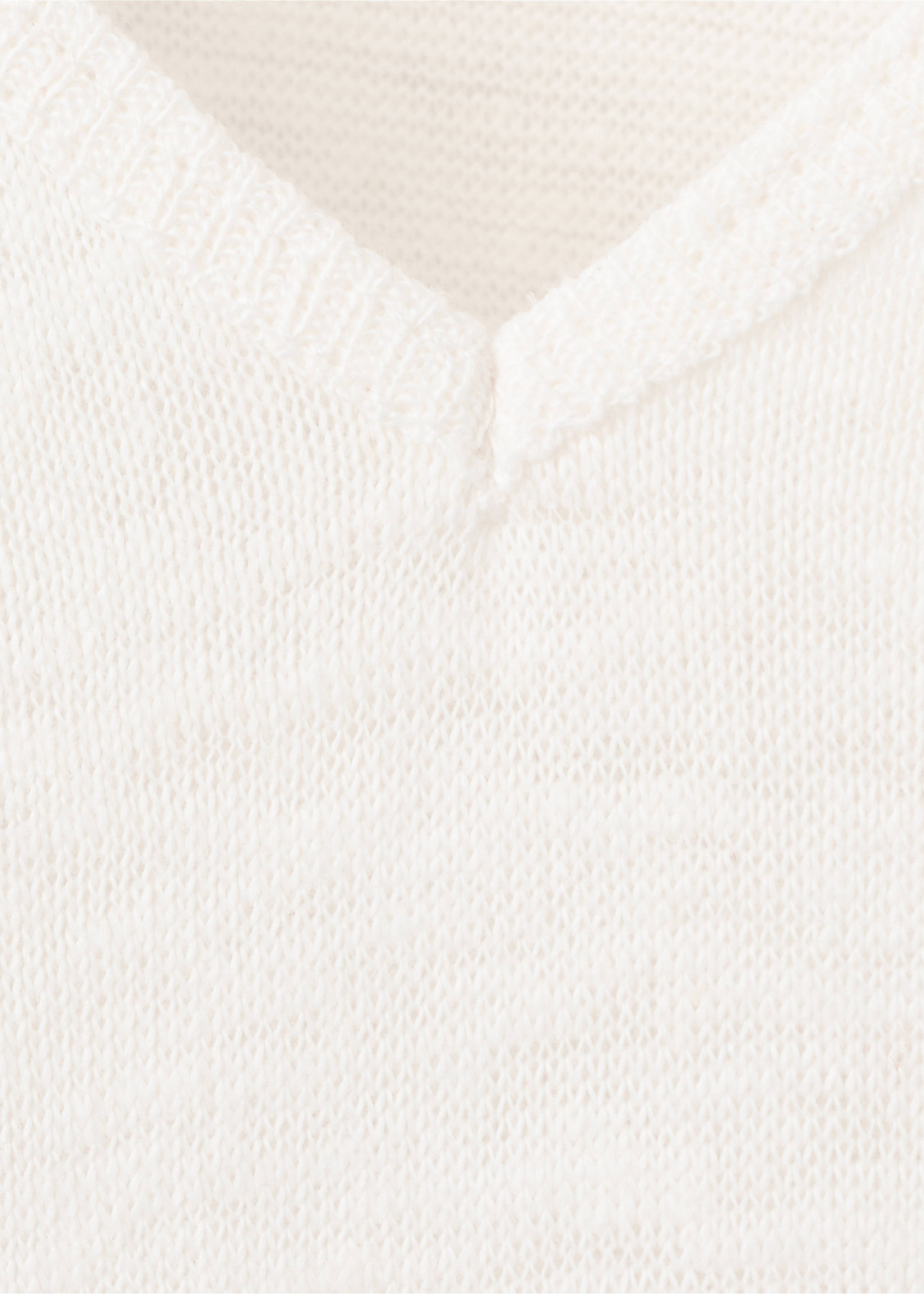 V-neck linen t-shirt - Details of the article 8, Off White. Ref: 27047153-00.
