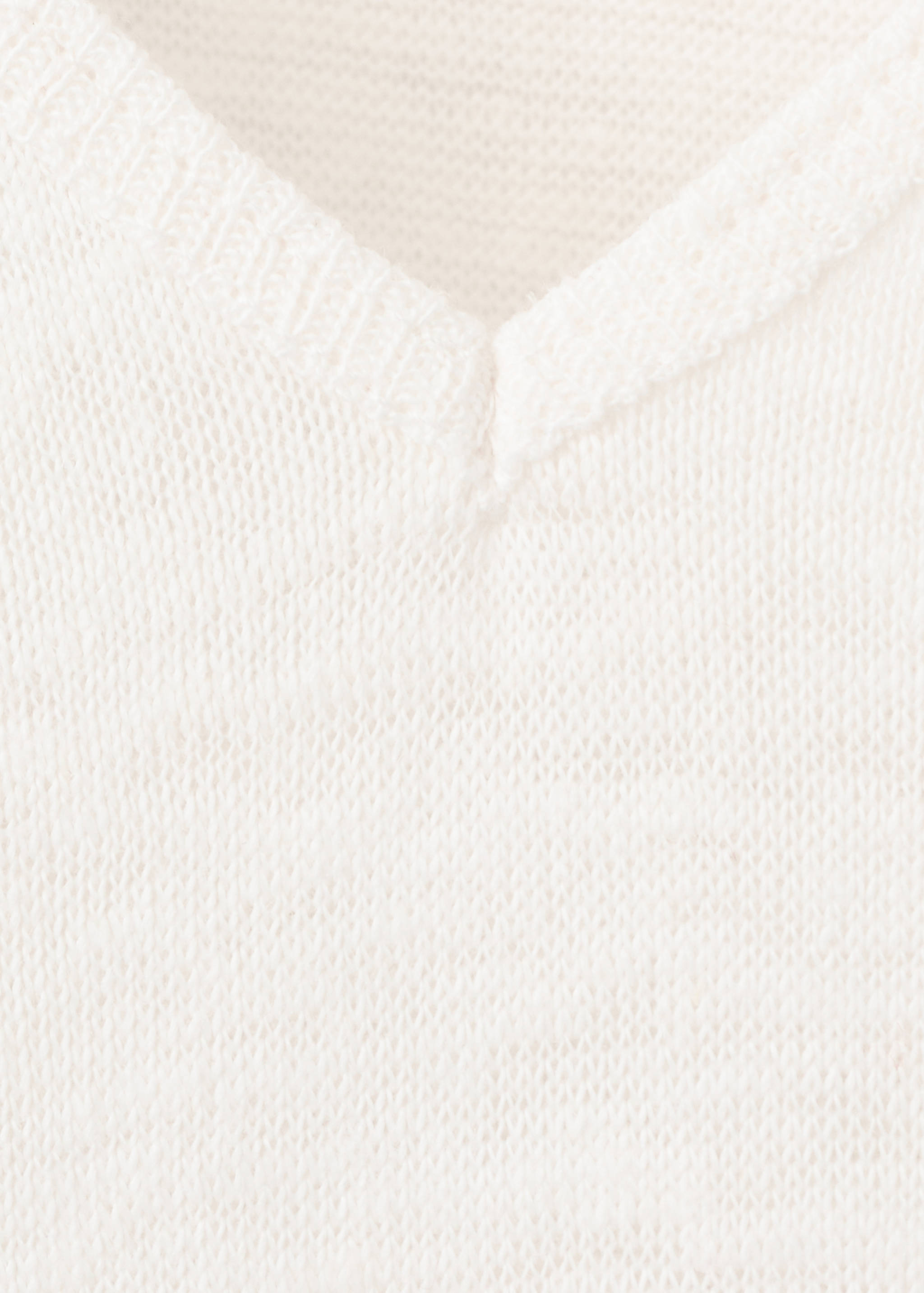 تي شيرت من الكتان بياقة على شكل حرف V - تفاصيل المنتج 8