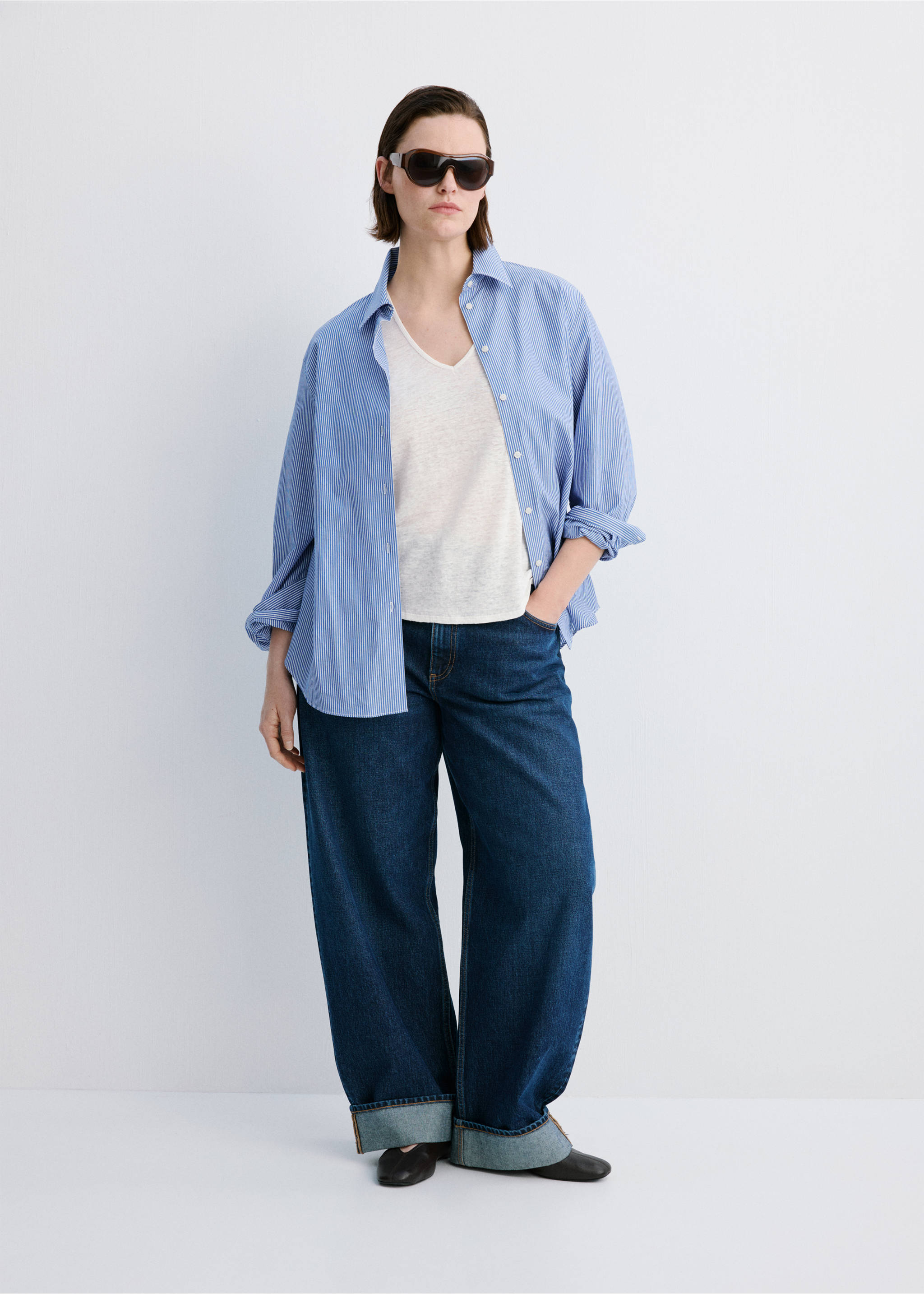 V-neck linen t-shirt - Details of the article 3, Off White. Ref: 27047153-00.