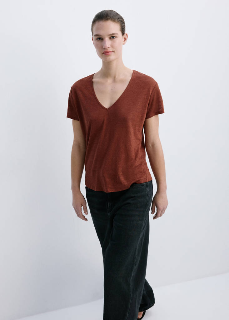 V-neck linen t-shirt — Russet
