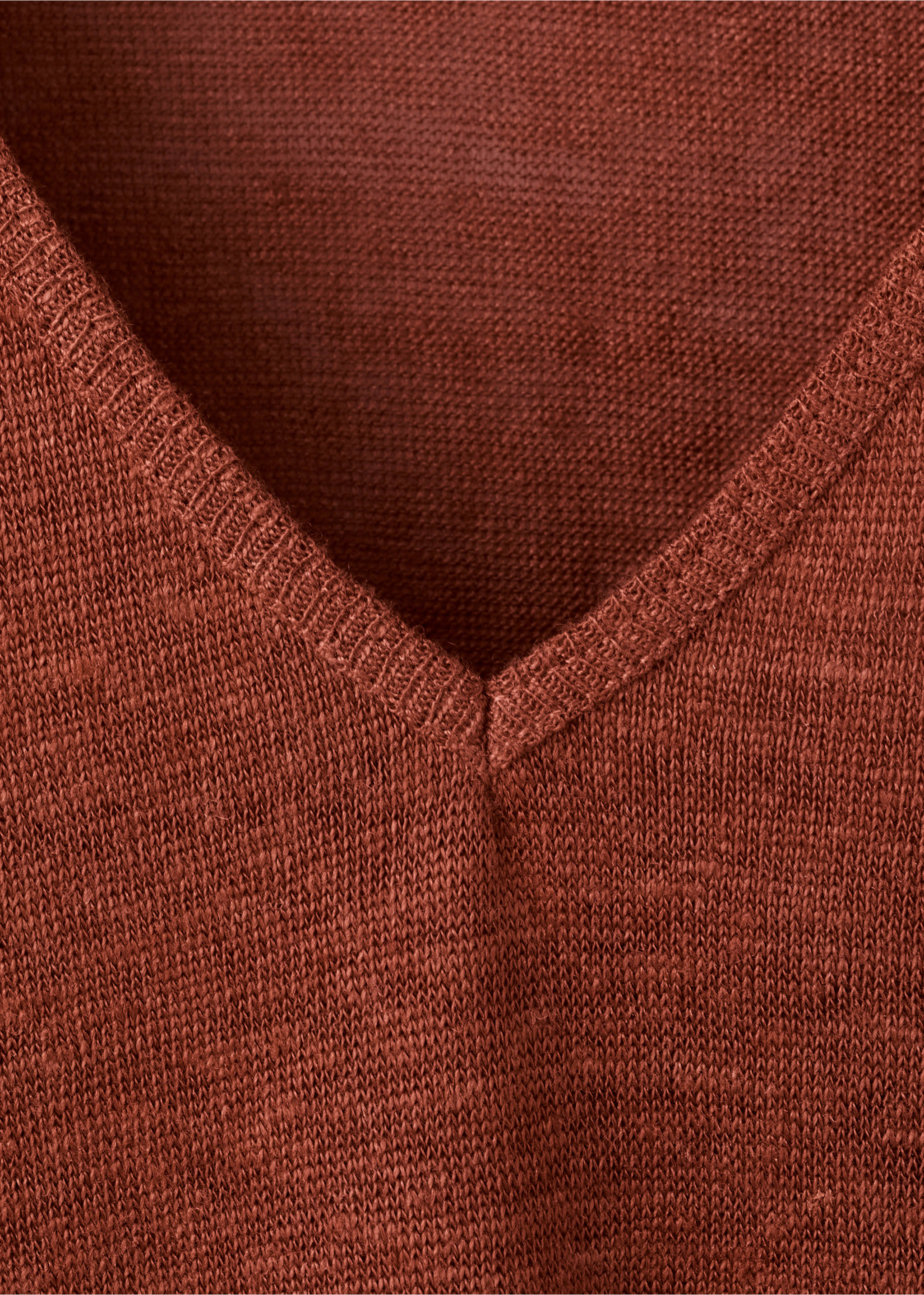 تي شيرت من الكتان بياقة على شكل حرف V - تفاصيل المنتج 8, خمري. Ref: 27047153-00.