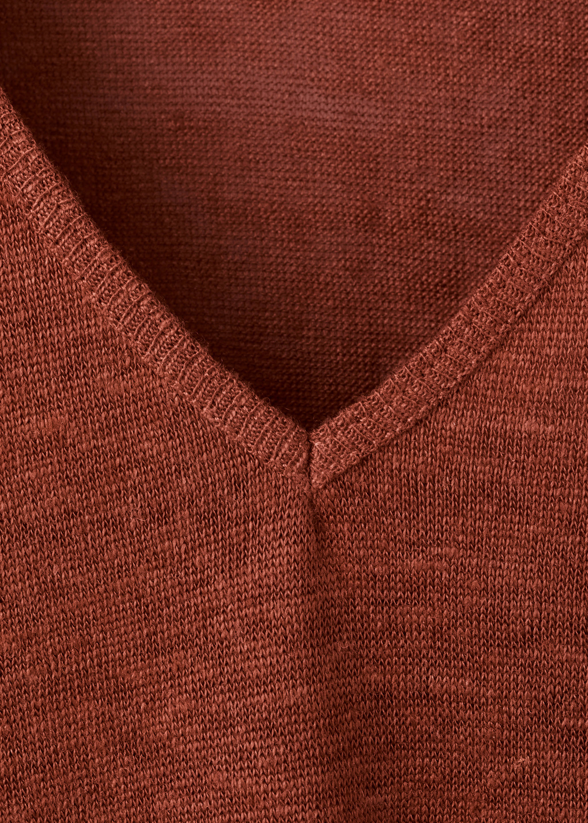 تي شيرت من الكتان بياقة على شكل حرف V - تفاصيل المنتج 8