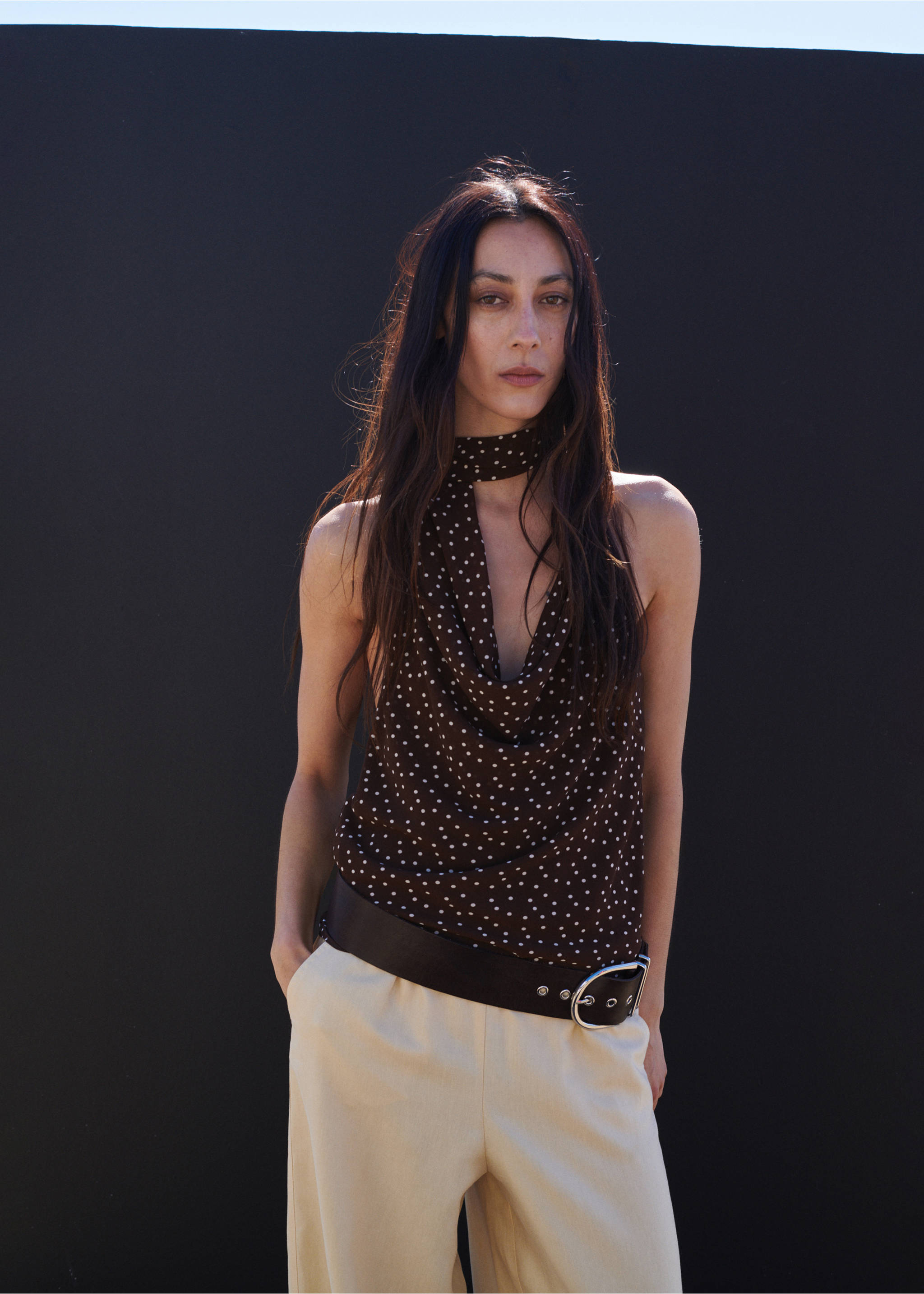 Top fular cuello drapeado - Plano medio, Marrón. Ref: 27047154-00.