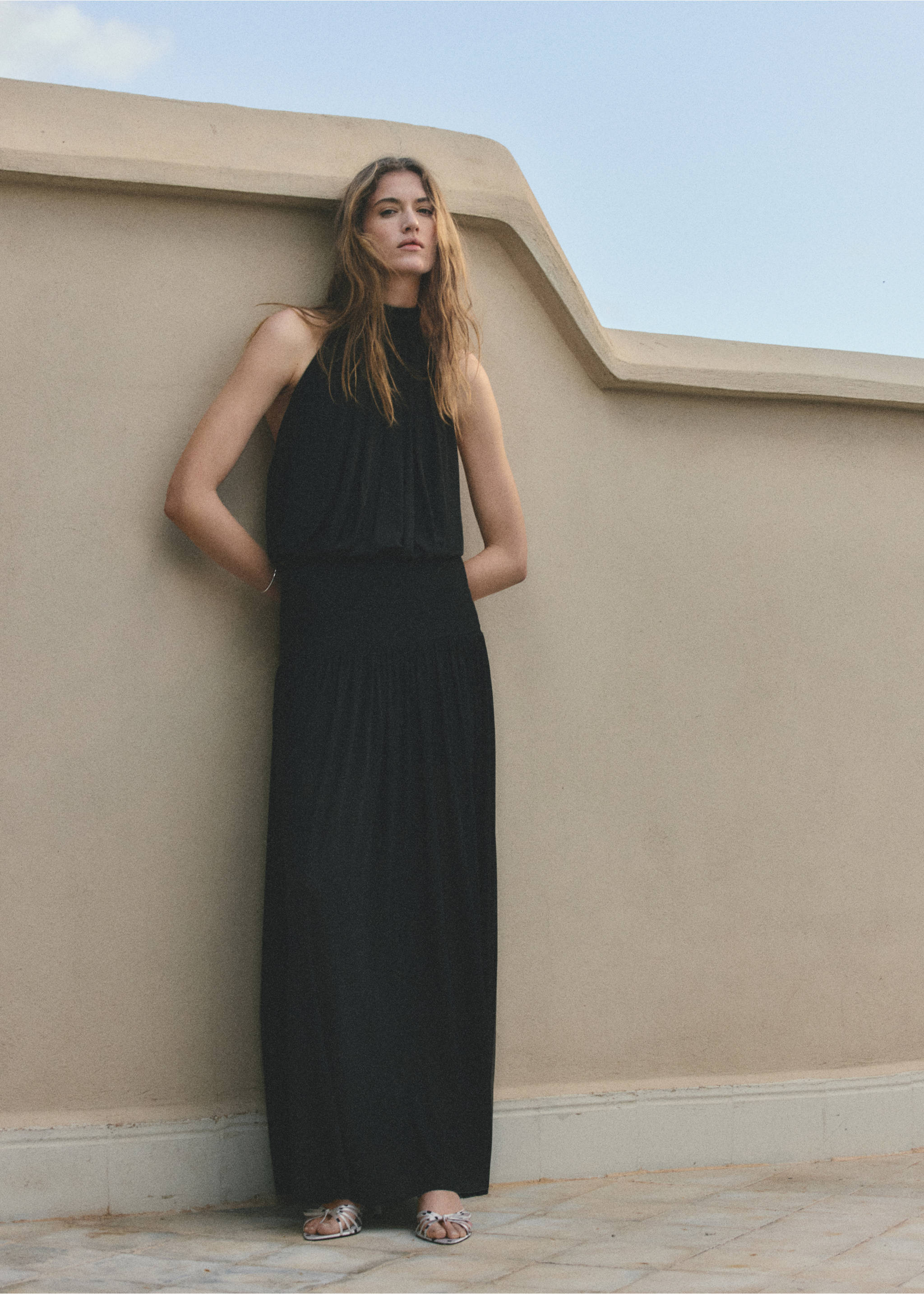 Long halter-neck dress - Details of the article 2, Black. Ref: 27047155-00.