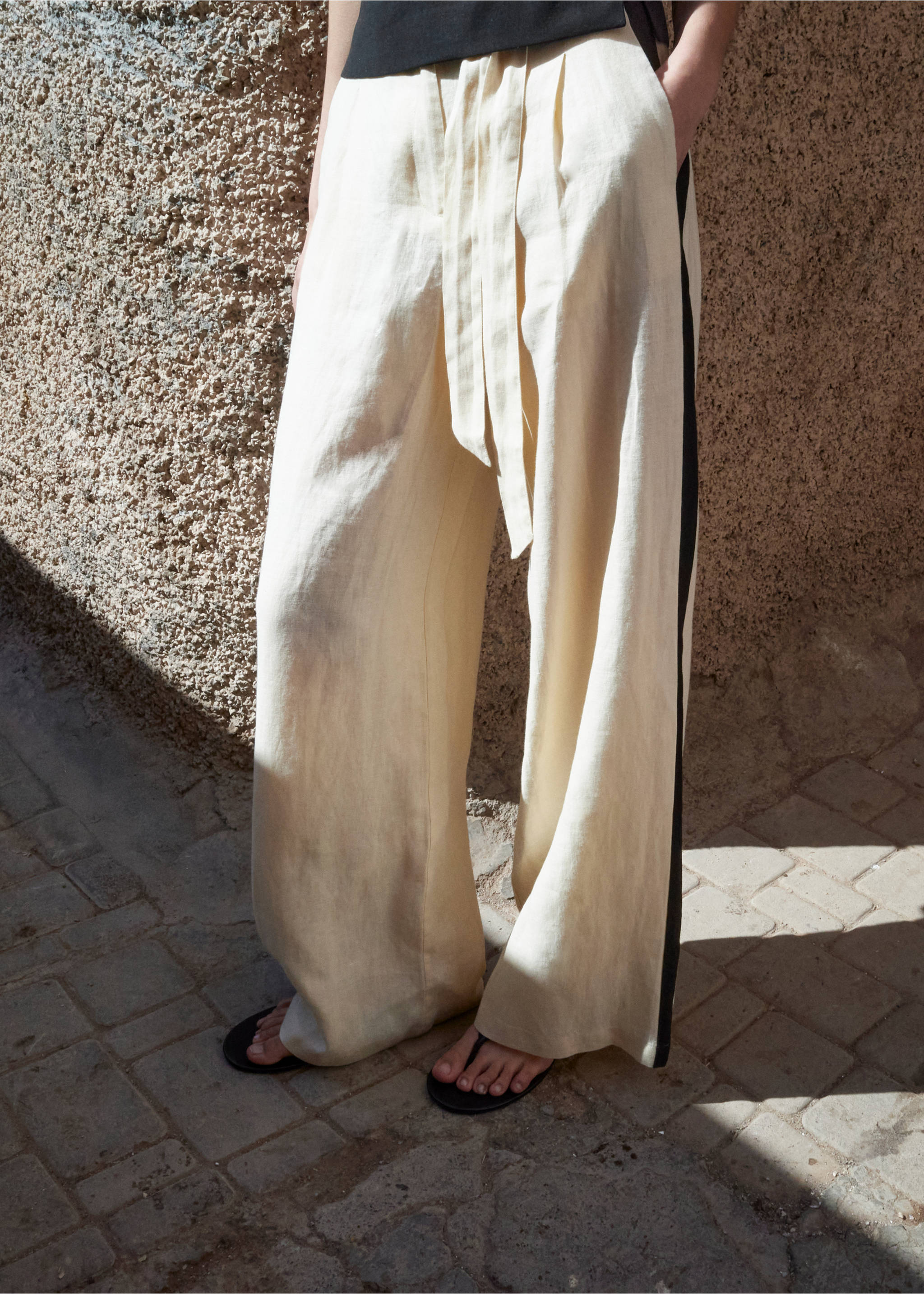 Contrast stripe linen trousers - Medium plane, Ecru. Ref: 27047157-00.