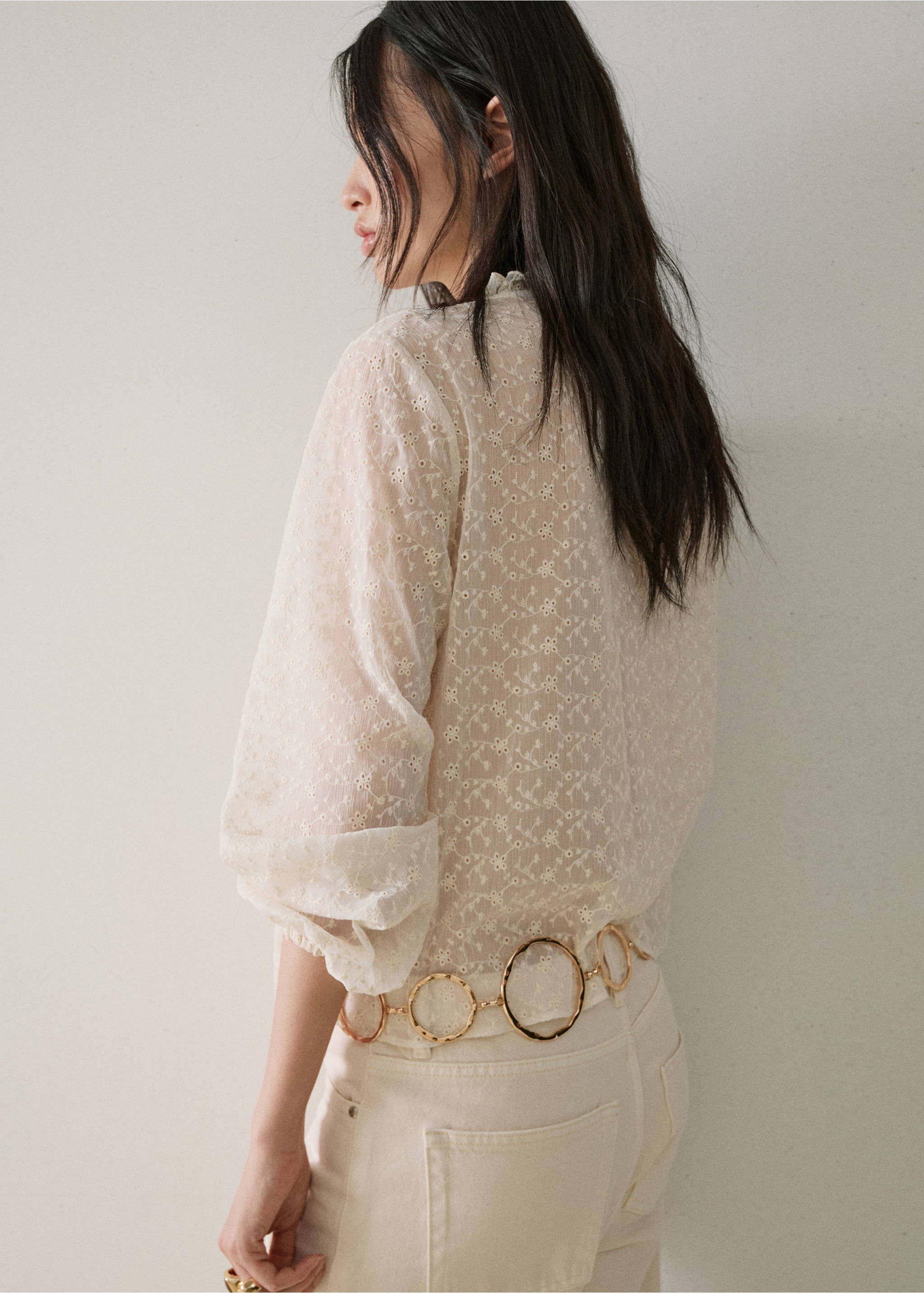 Ruffled embroidered blouse - Reverse of the article, Ecru. Ref: 27047158-00.