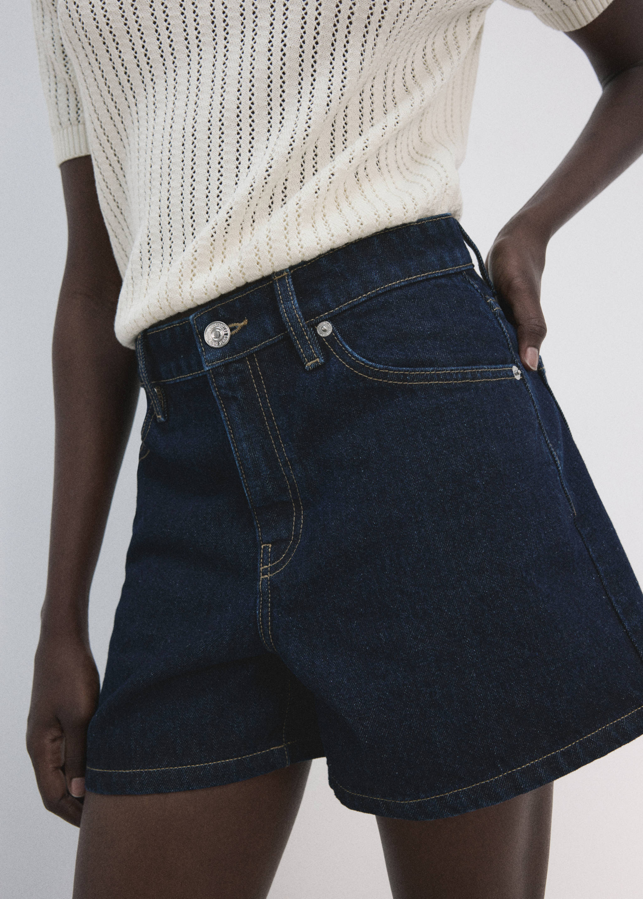 Shorts denim rectos tiro medio - Plano medio