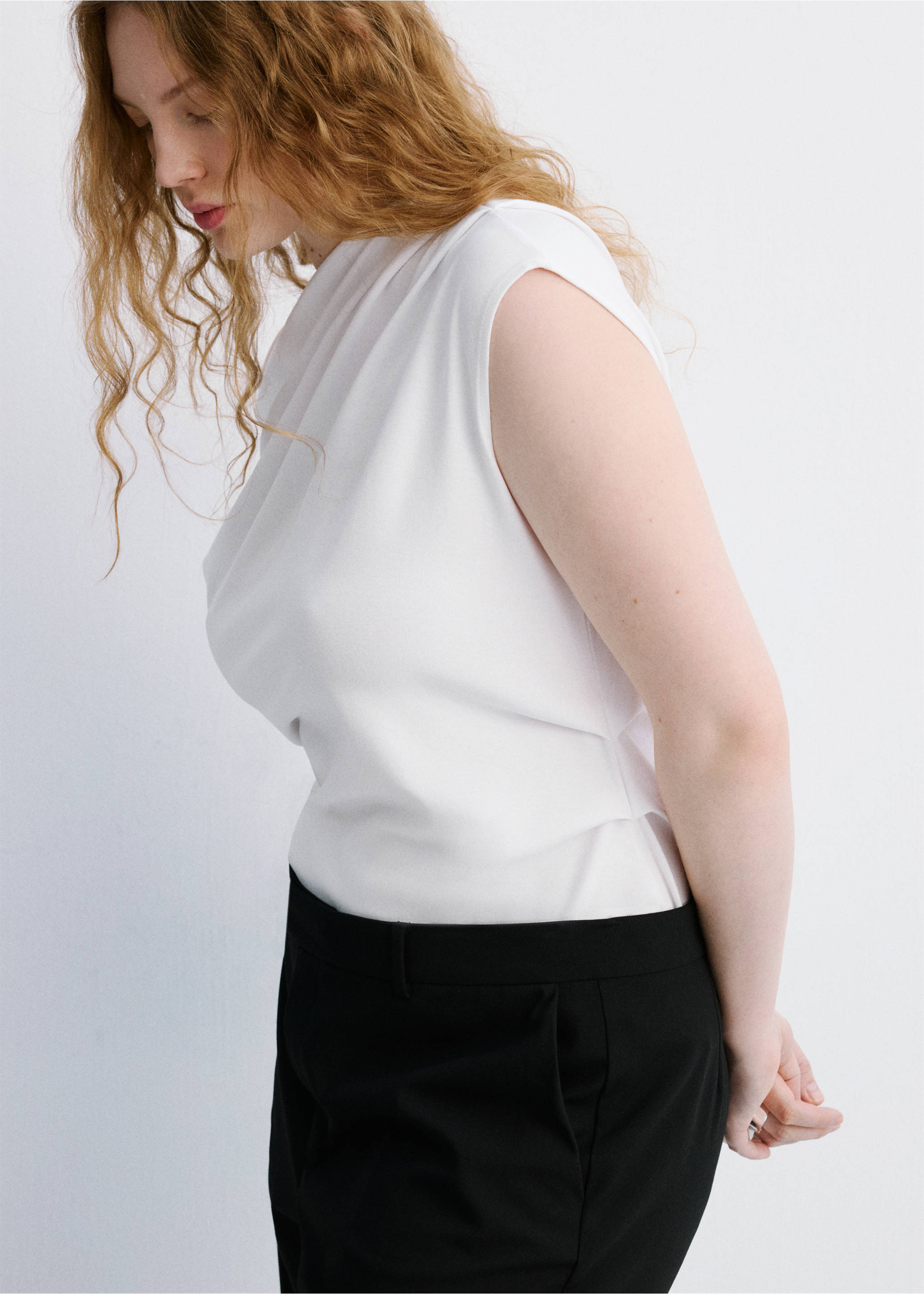 Asymmetric ruched top - Details of the article 5, White. Ref: 27047167-00.