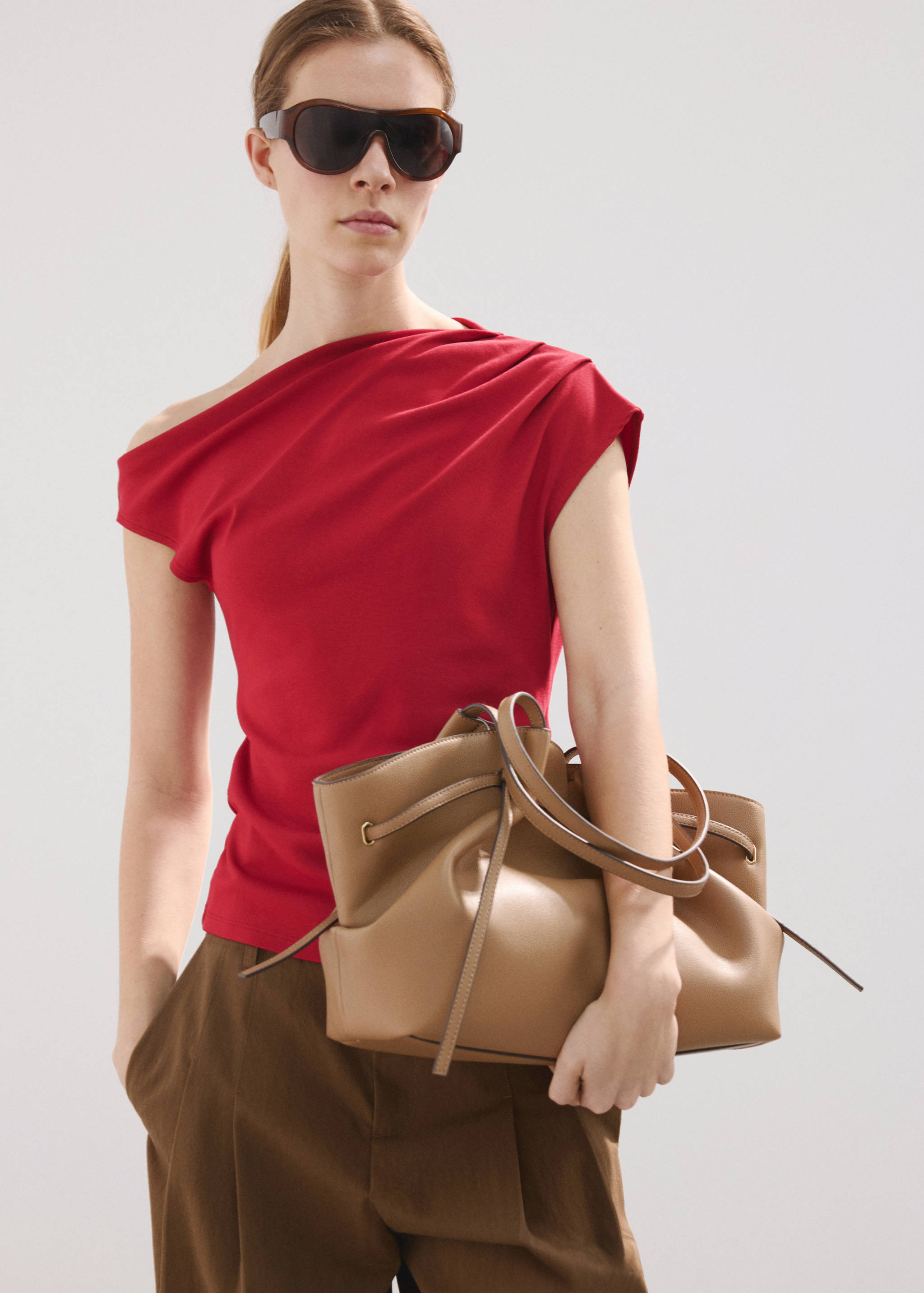 Asymmetric ruched top - Medium plane