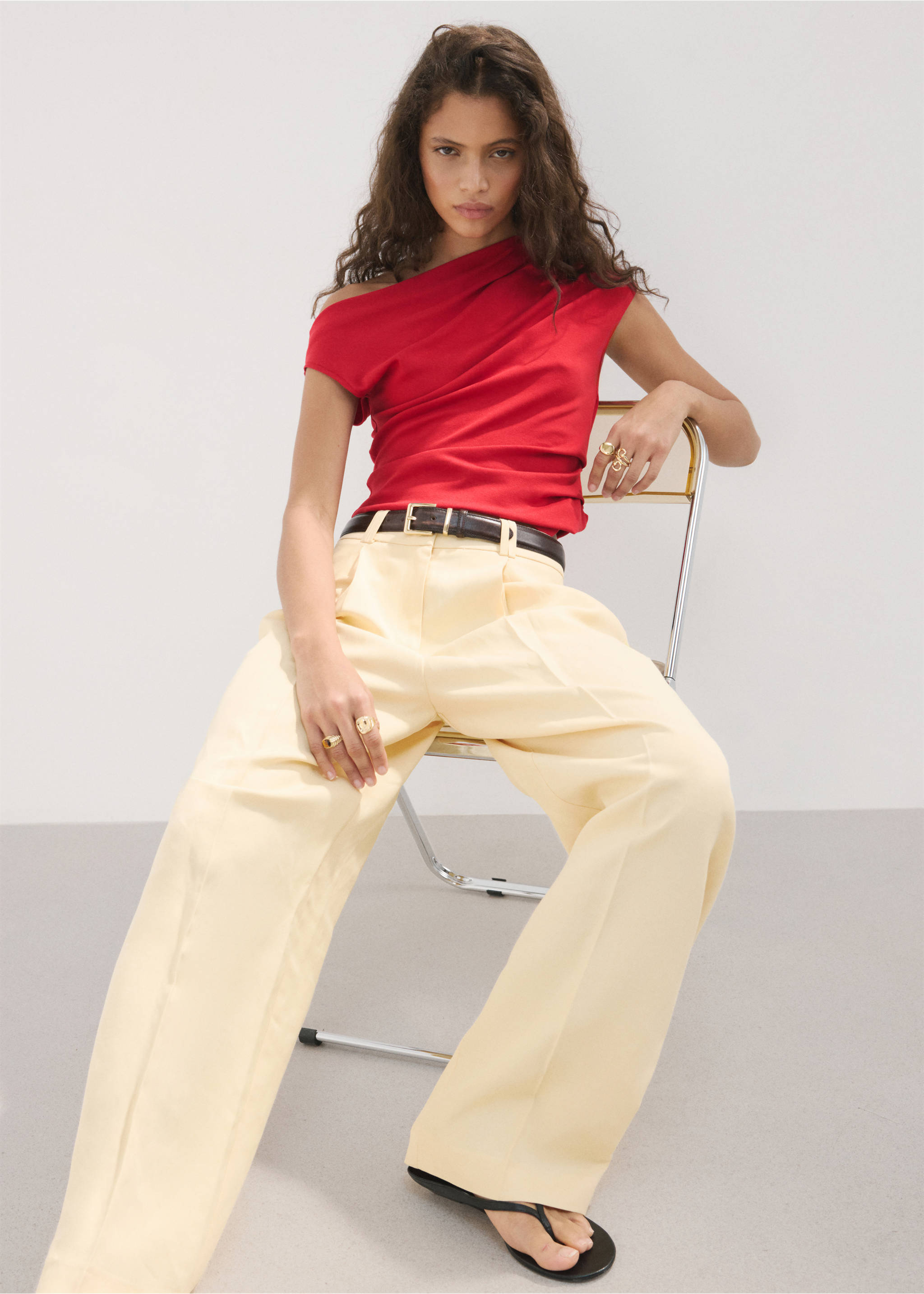 توب ملفوف غير متماثل - تفاصيل المنتج 2, أحمر. Ref: 27047167-01.