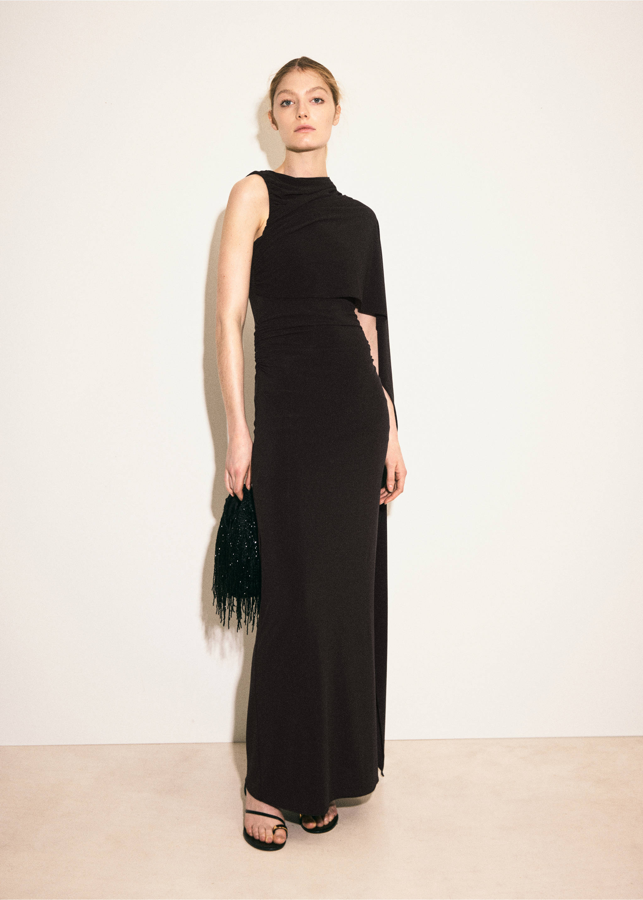 Vestido asimétrico capa - Plano general, Marrón. Ref: 27047168-00.