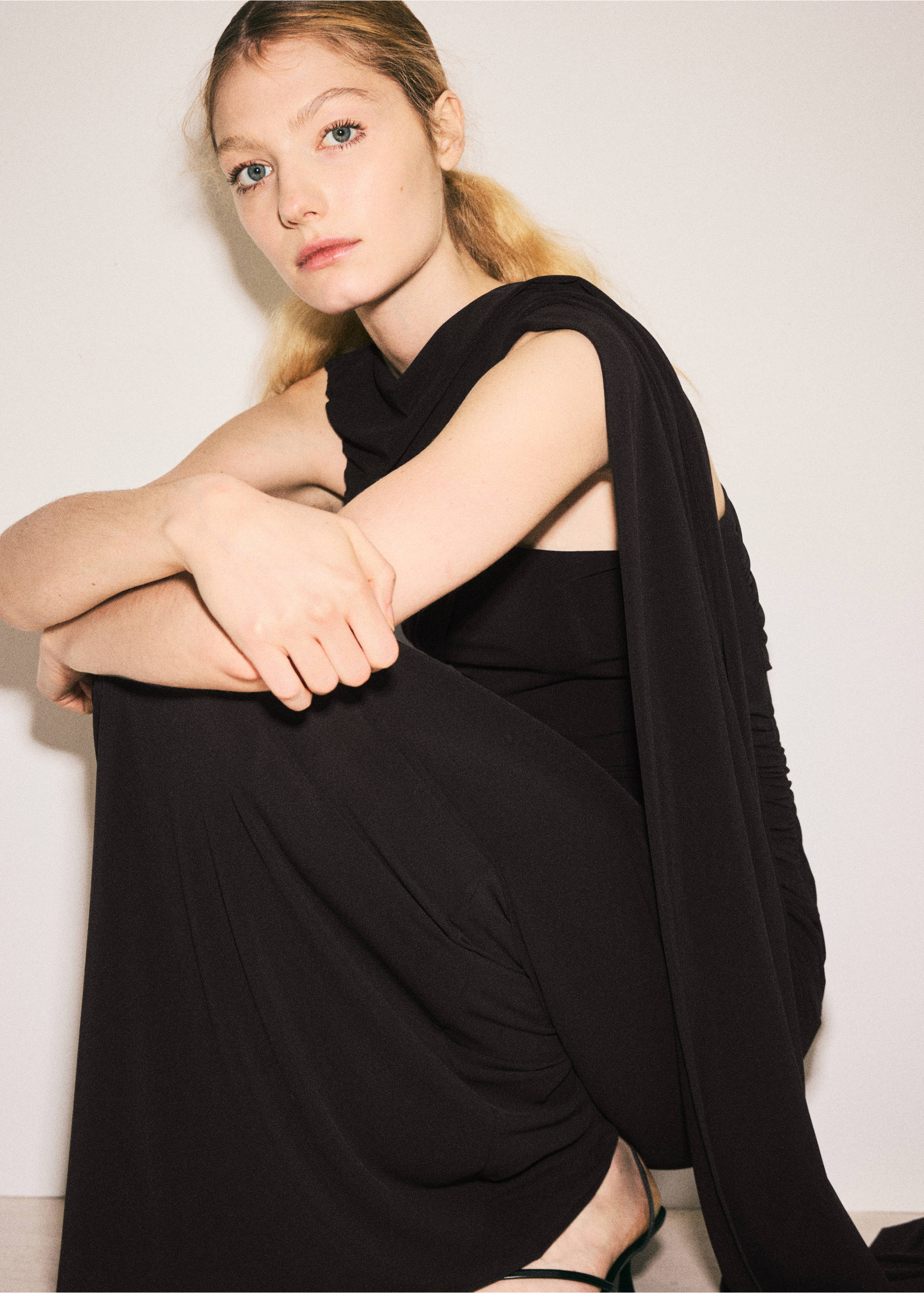 Vestido asimétrico capa - Detalle del artículo 1, Marrón. Ref: 27047168-00.