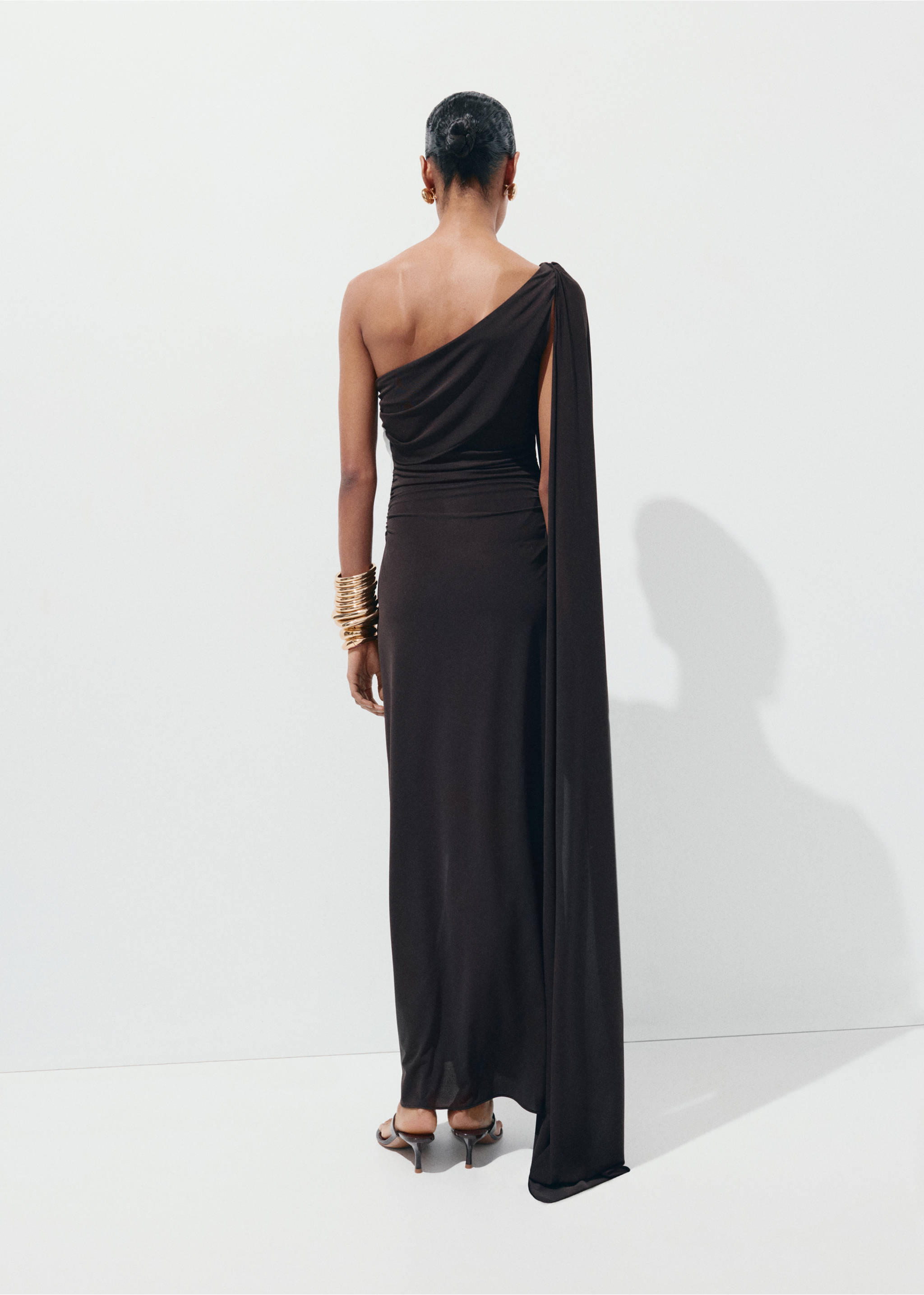 Robe cape asymétrique - Verso de l’article, Marron. Ref: 27047168-01.