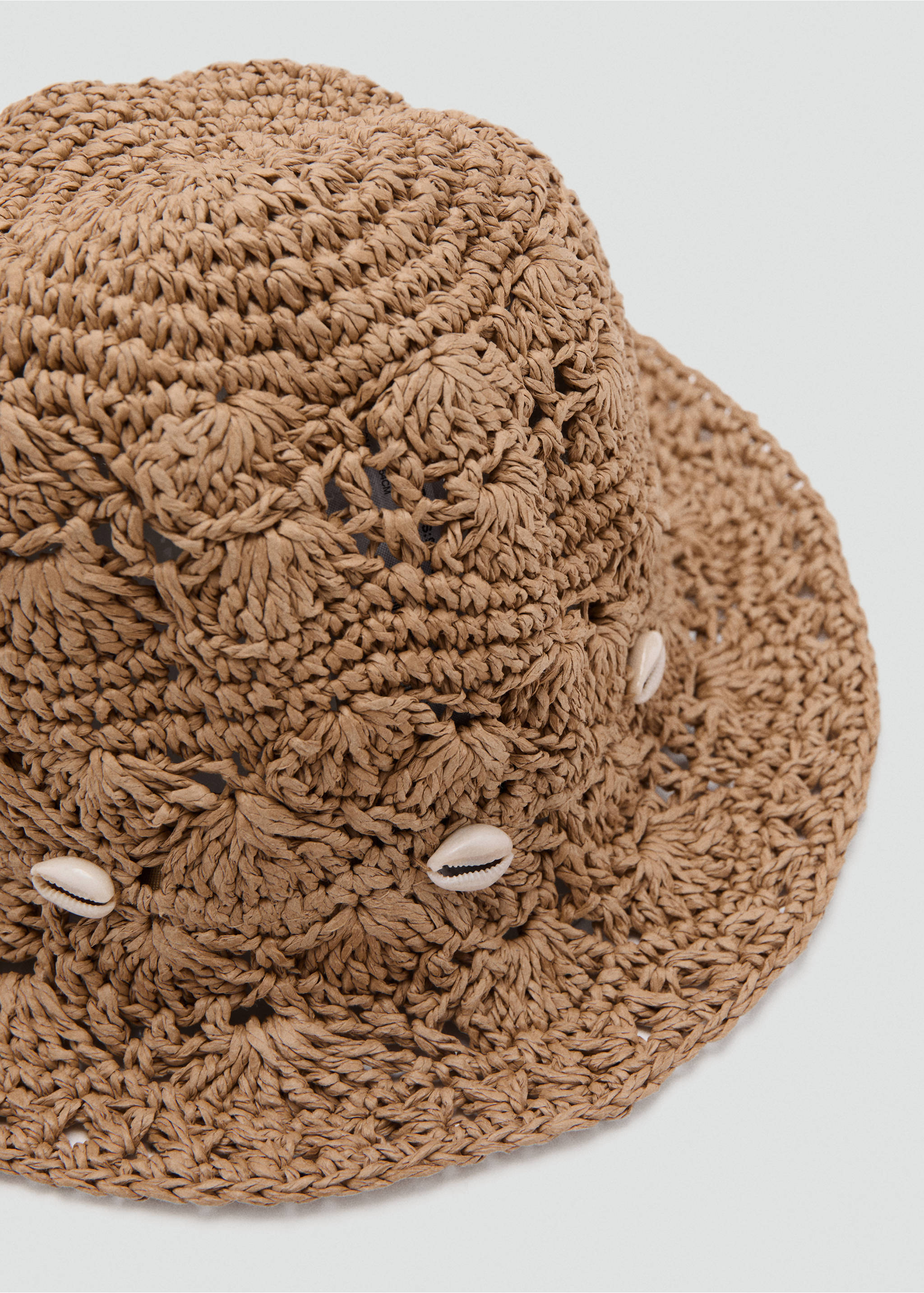 Raffia hat with shell detail - Medium plane, Brown. Ref: 27047781-00.