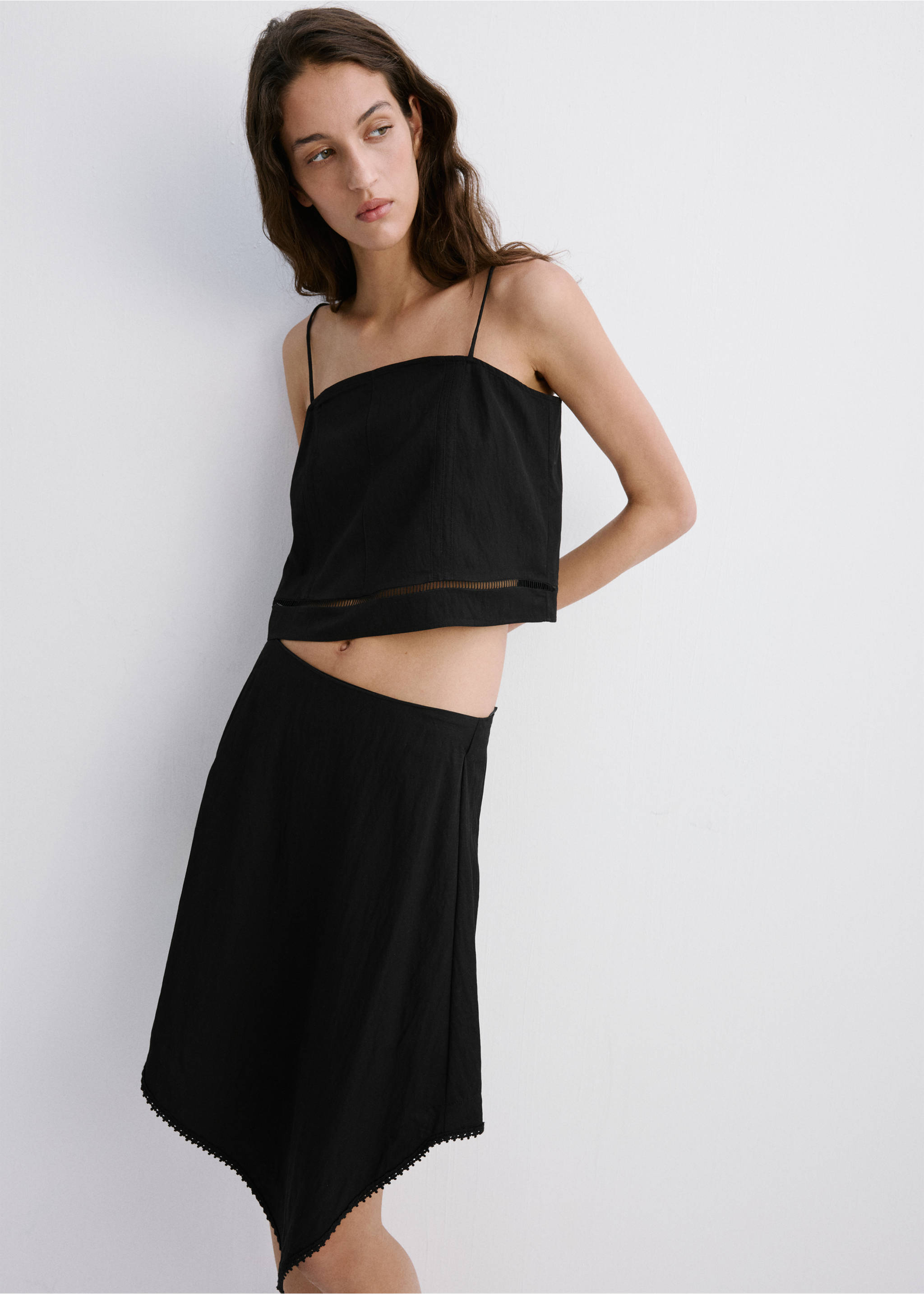 Topp med axelband och knappar - Bild av mittparti, Svart. Ref: 27047783-00.