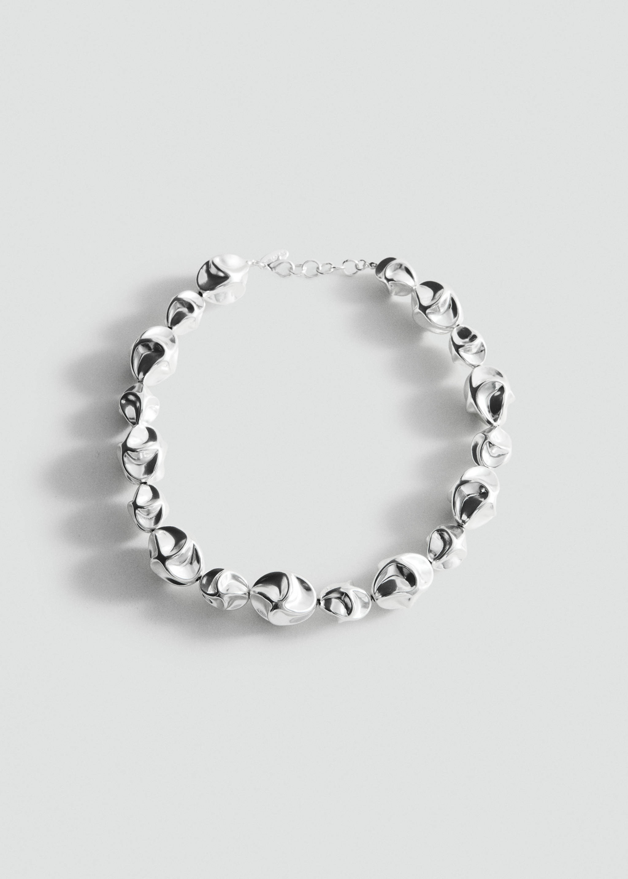 Necklace with irregular metallic pieces - Article without model