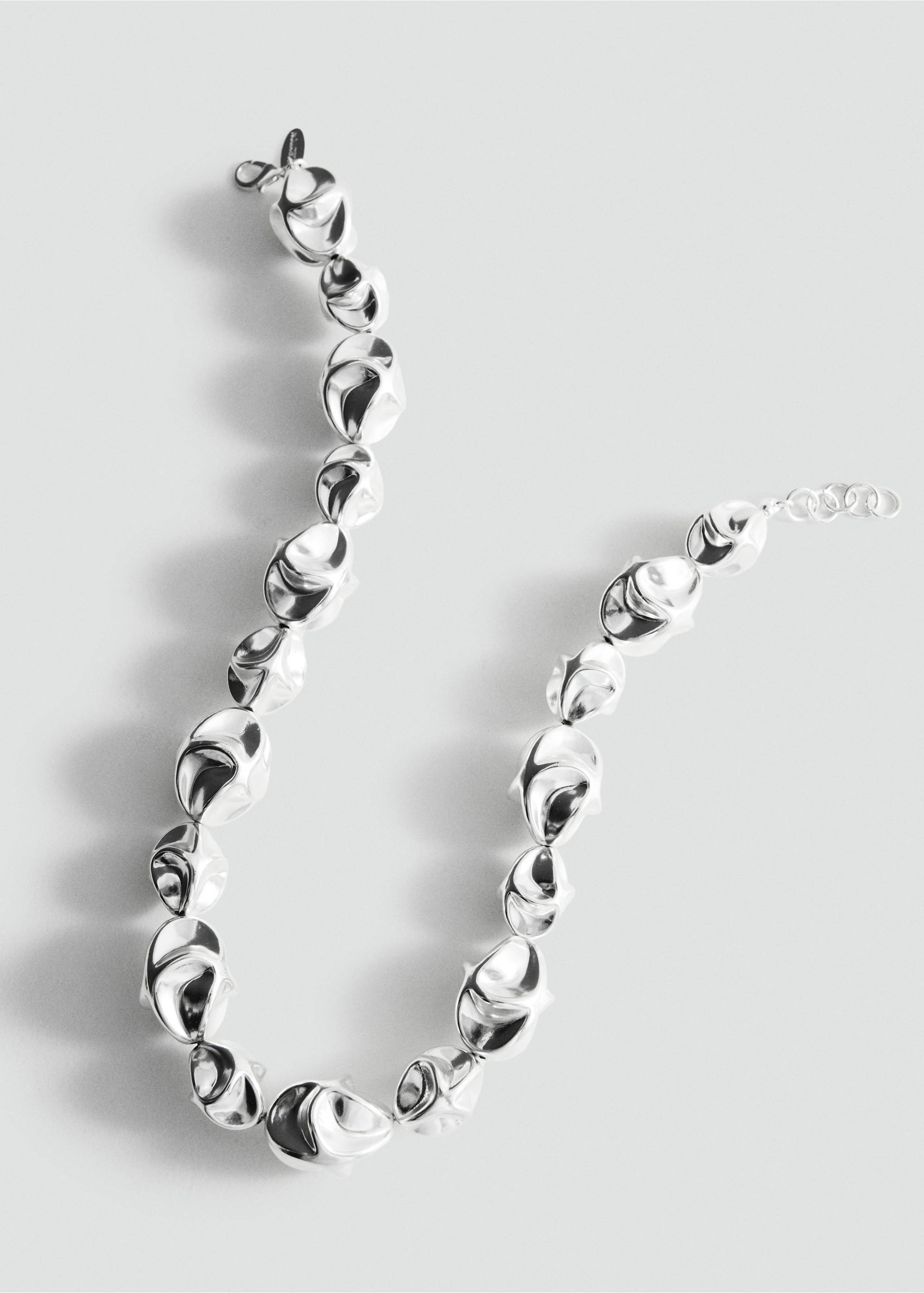 Necklace with irregular metallic pieces - Details of the article 2, Silver. Ref: 27047798-00.