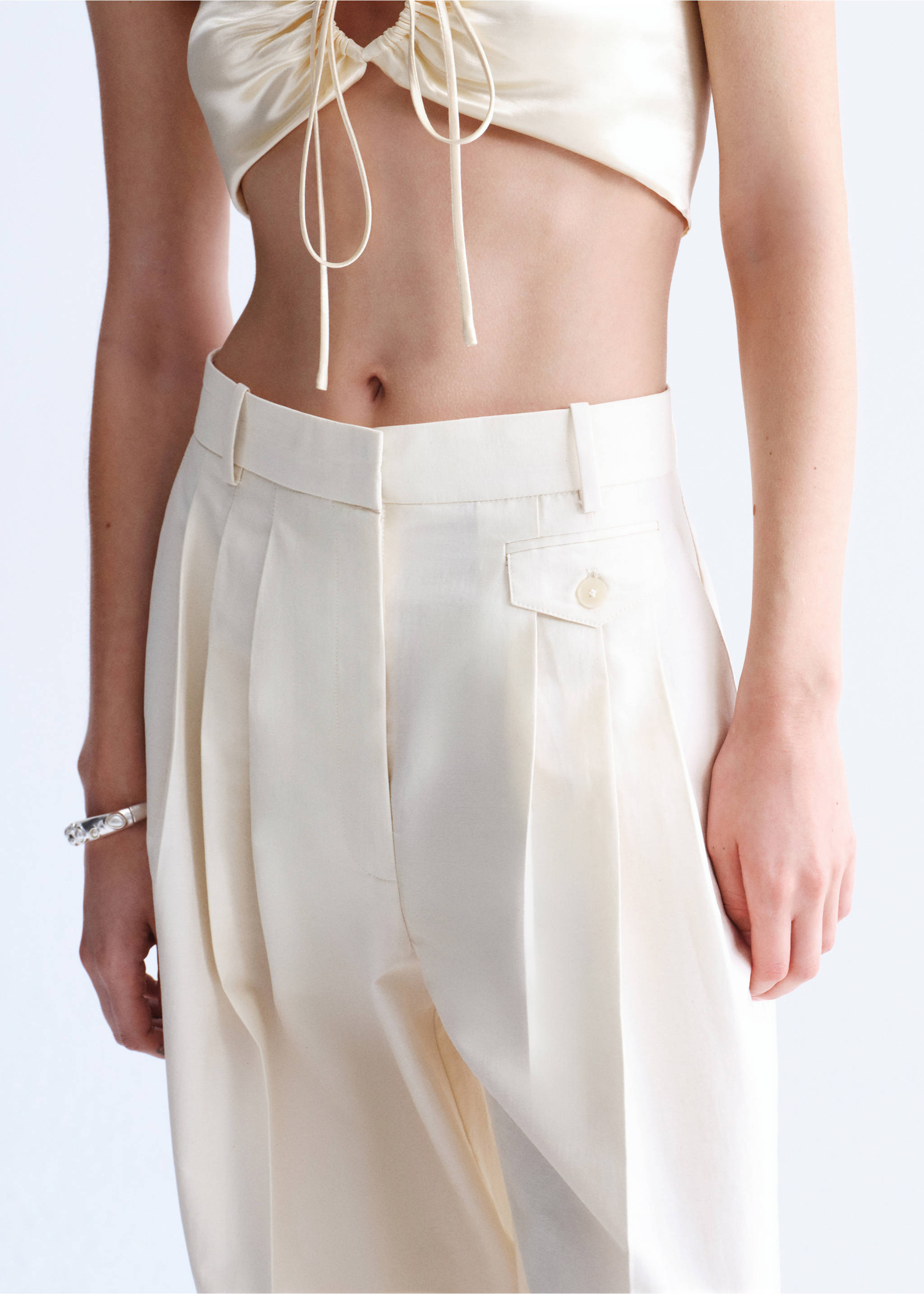 Straight cotton trousers with pleats - Medium plane, Ecru. Ref: 27047800-00.