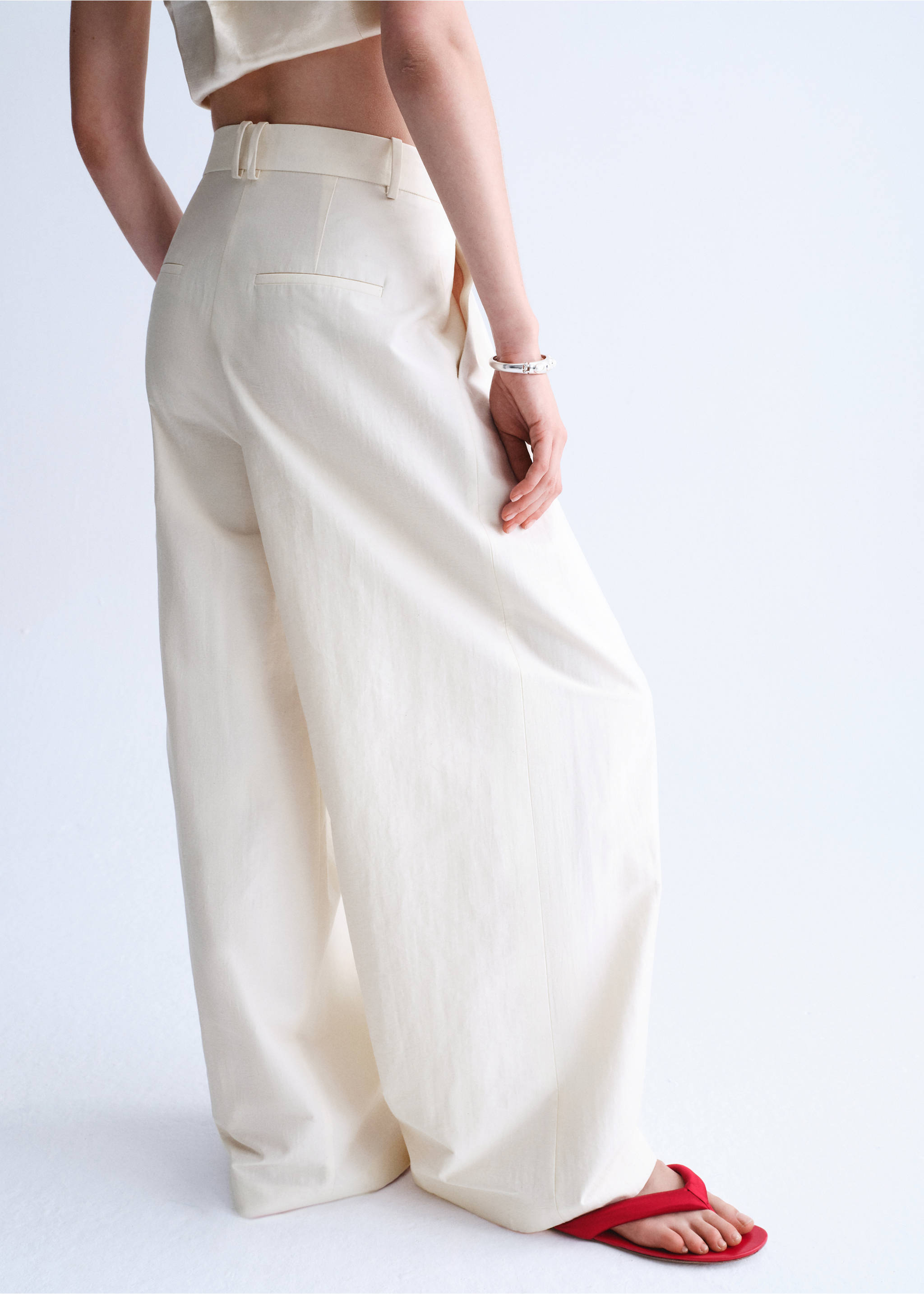 Straight cotton trousers with pleats - Reverse of the article, Ecru. Ref: 27047800-00.