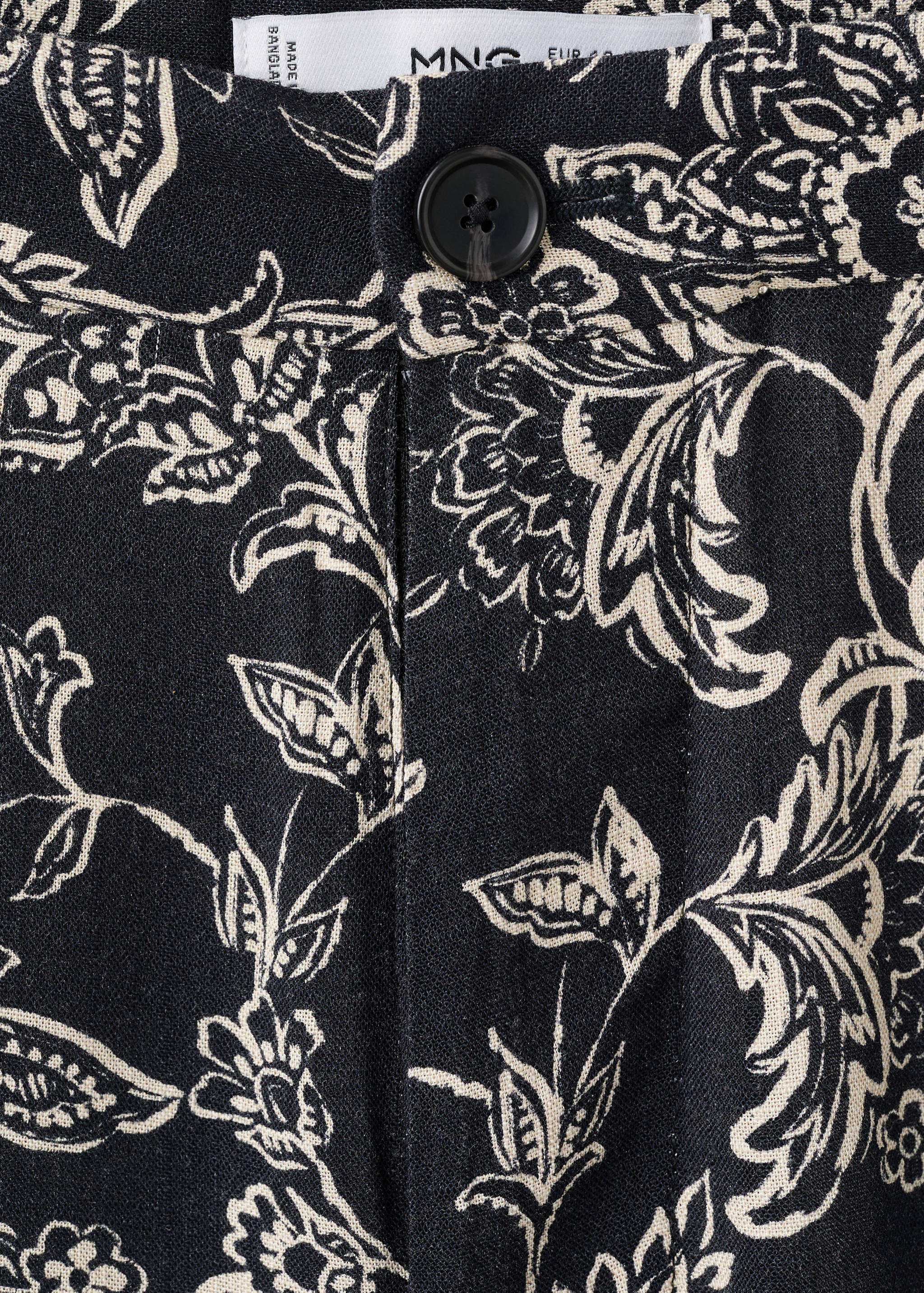 Printed slim fit bermuda shorts - Details of the article 8