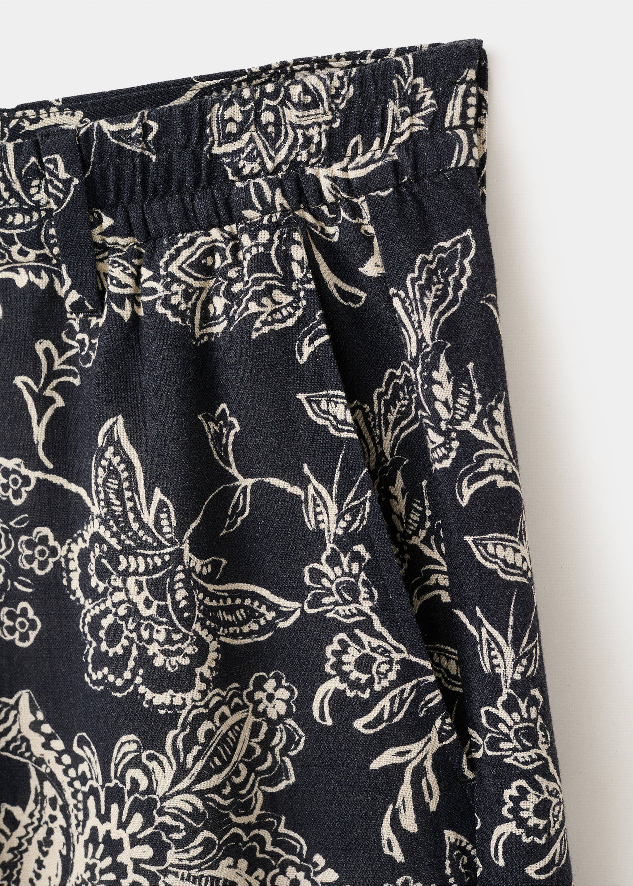 Printed slim fit bermuda shorts - Details of the article 0, Black. Ref: 27047895-00.