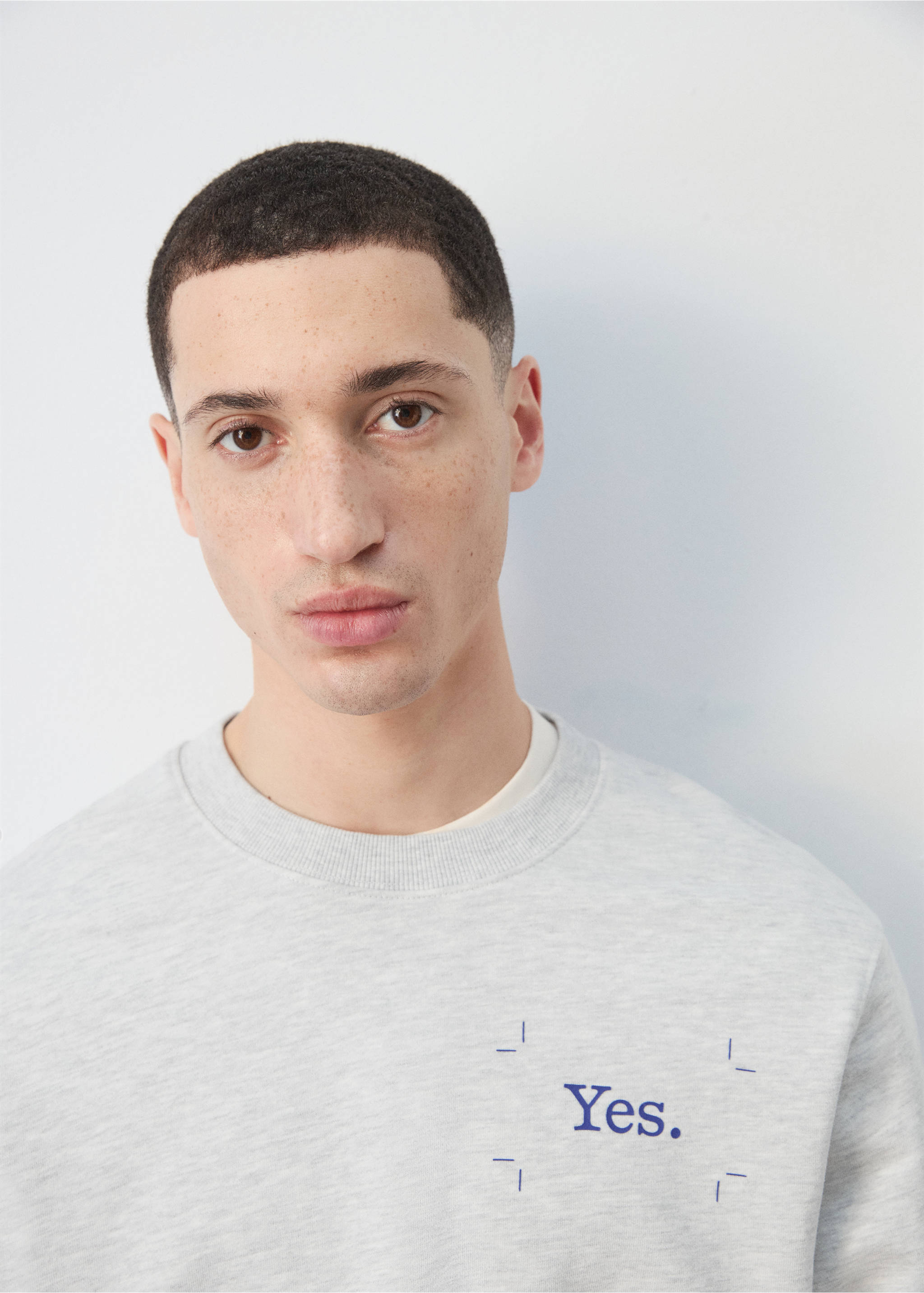 100% cotton hooded sweatshirt text - Details of the article 1, Medium Heather Grey. Ref: 27047918-00.