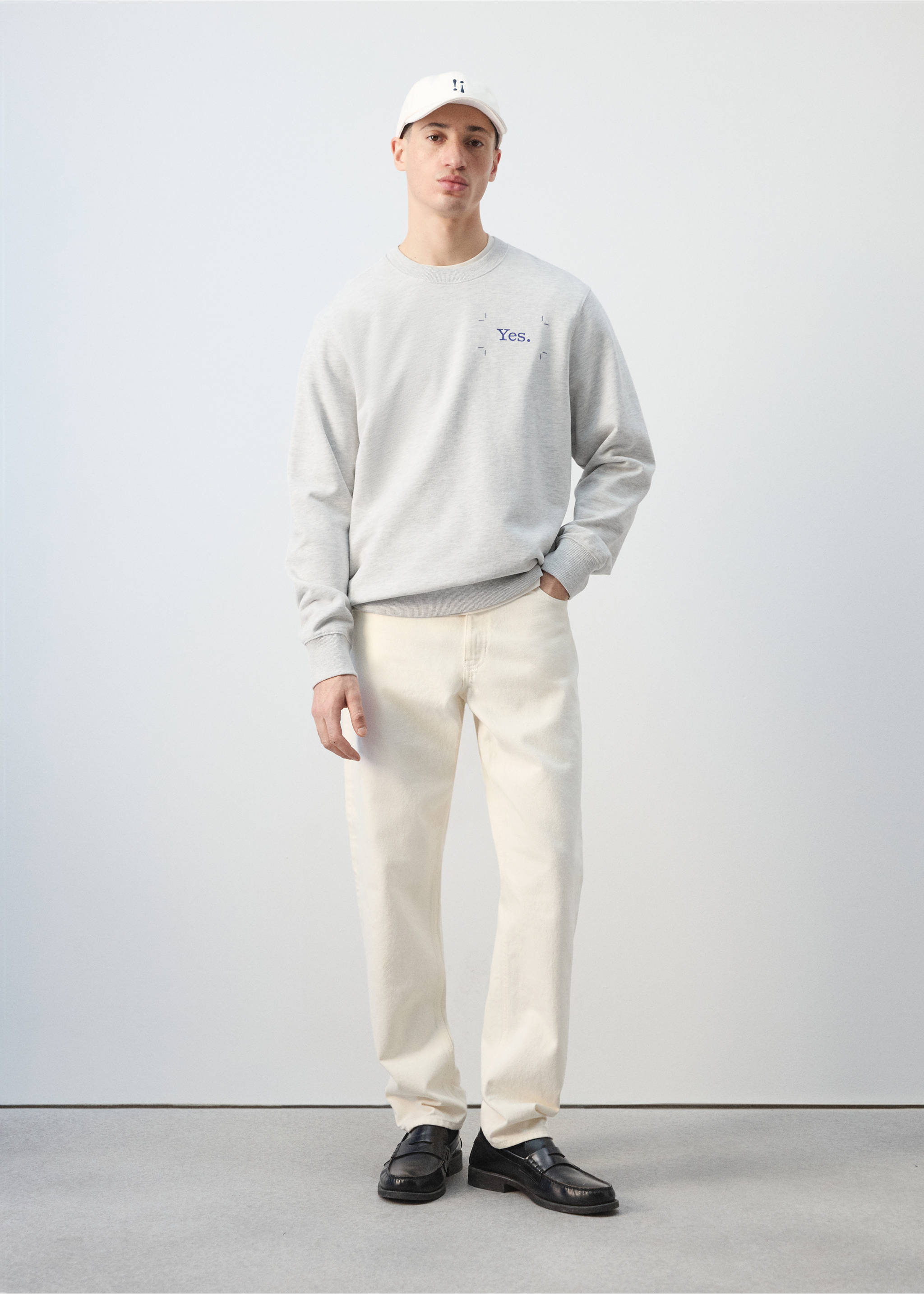 100% cotton hooded sweatshirt text - Details of the article 4, Medium Heather Grey. Ref: 27047918-00.