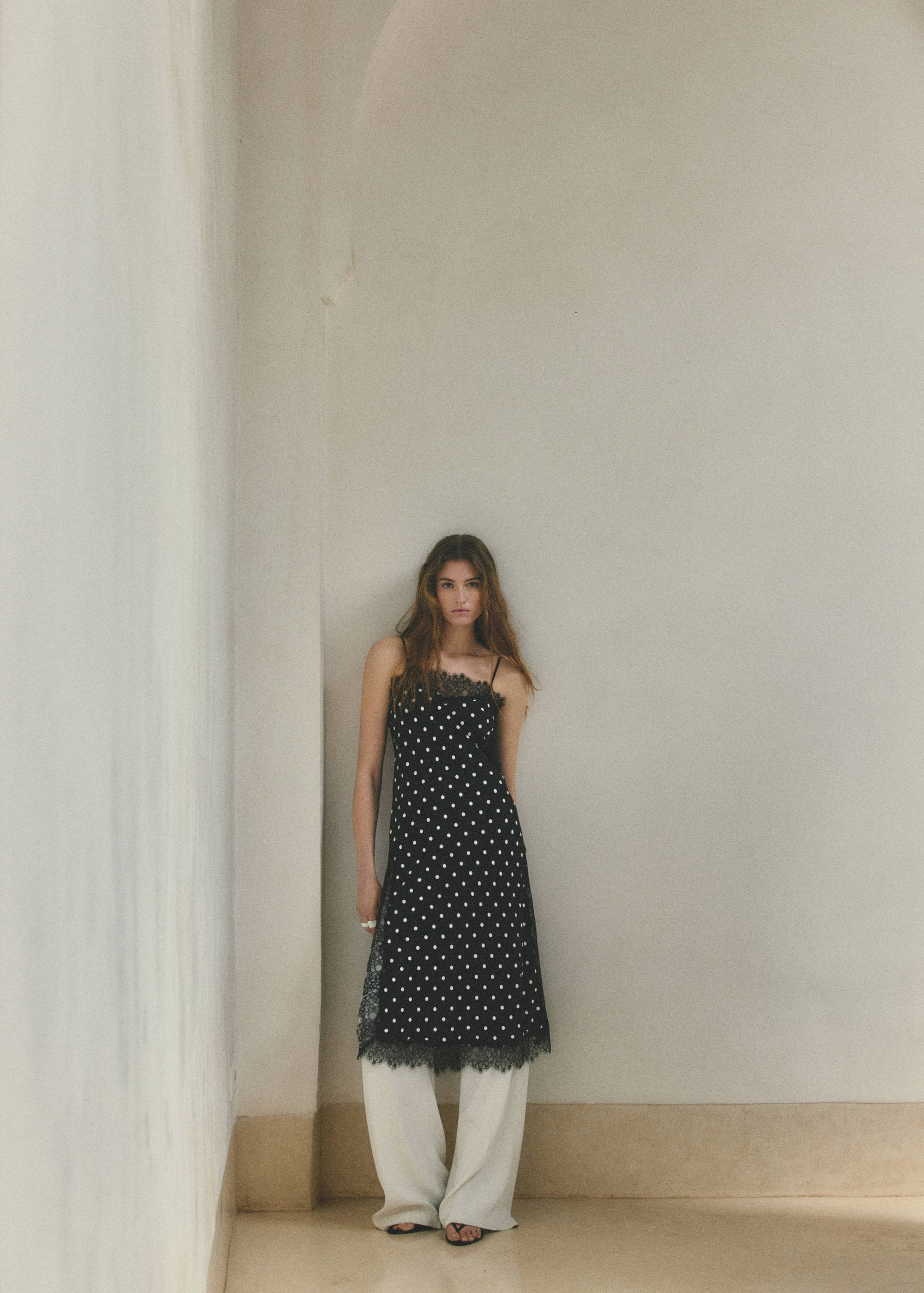 Top long en dentelle à pois - Plan général