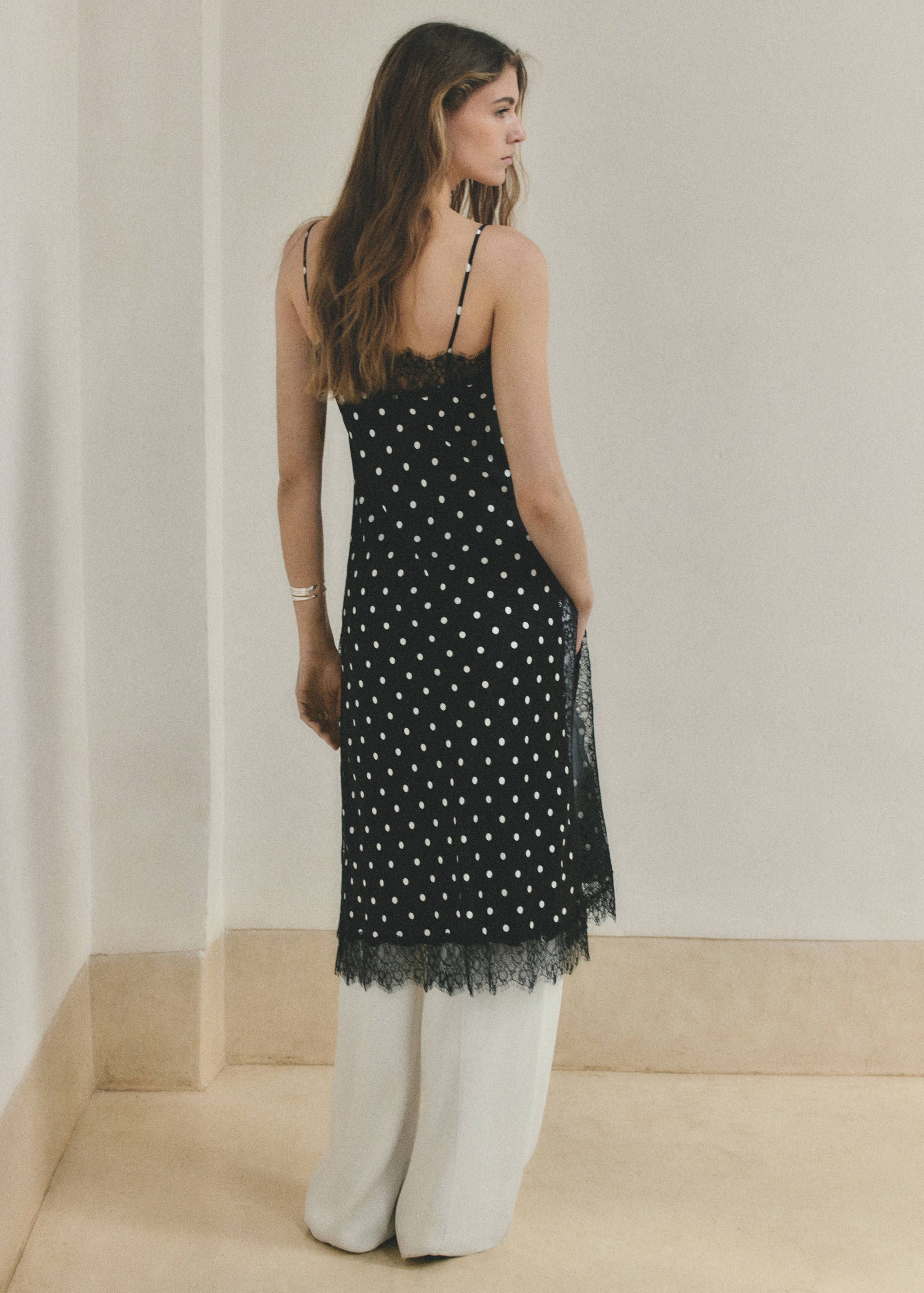 Top long en dentelle à pois - Verso de l’article