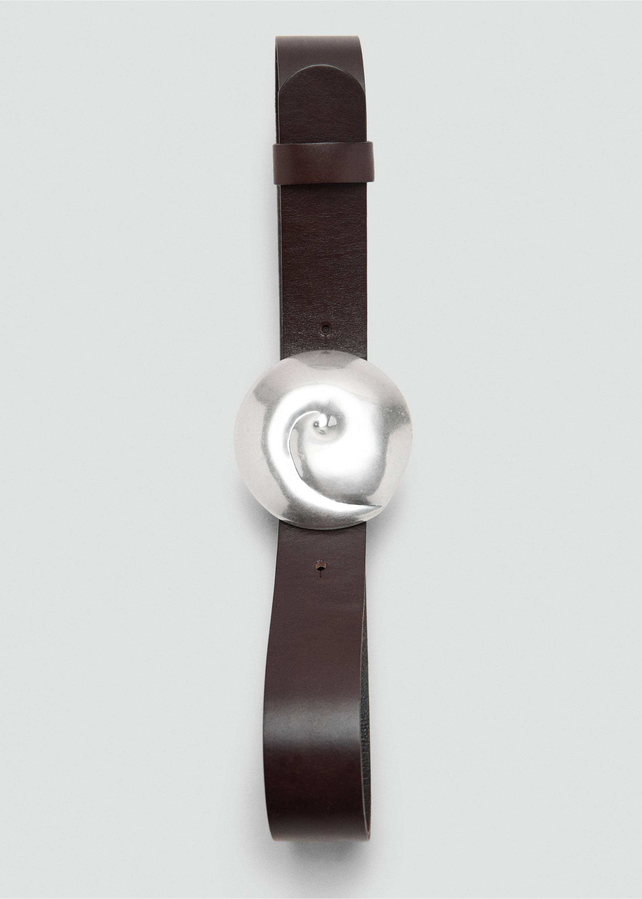 Leather belt with a shell buckle - Details of the article 2, Chocolate. Ref: 27047932-00.