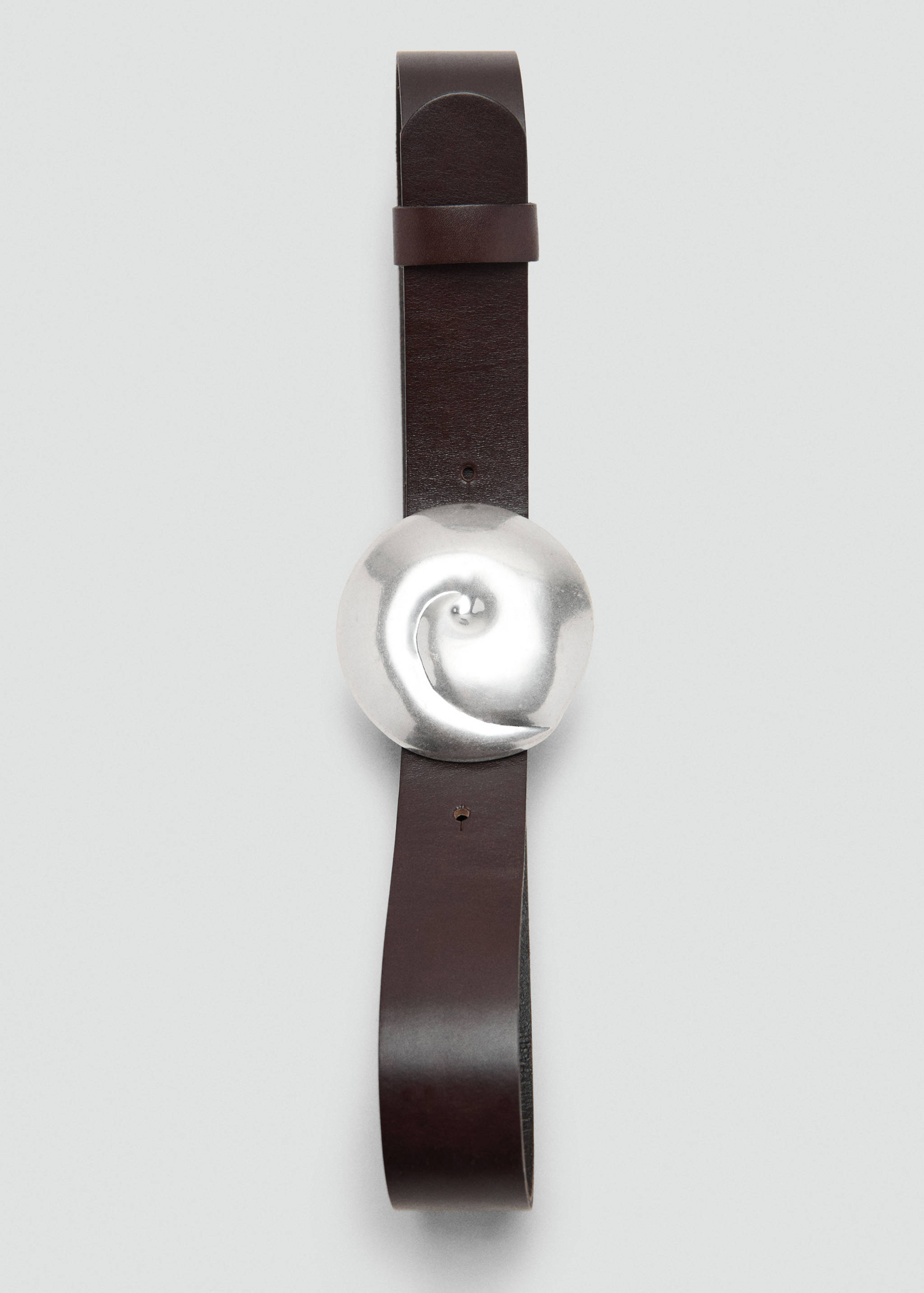 Leather belt with a shell buckle - Details of the article 2