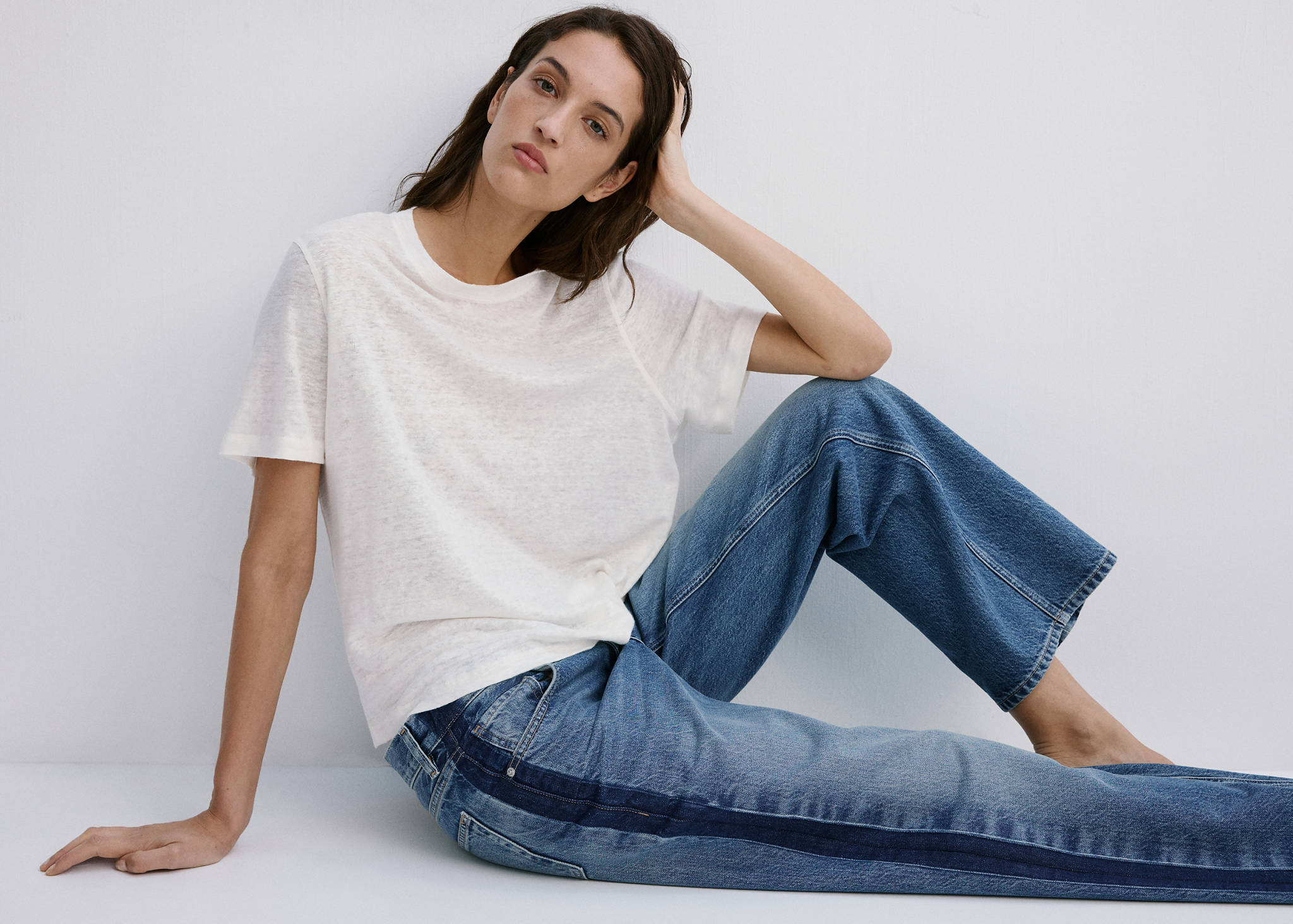 Low-rise straight jeans with contrast stripe - Panoramic plane
