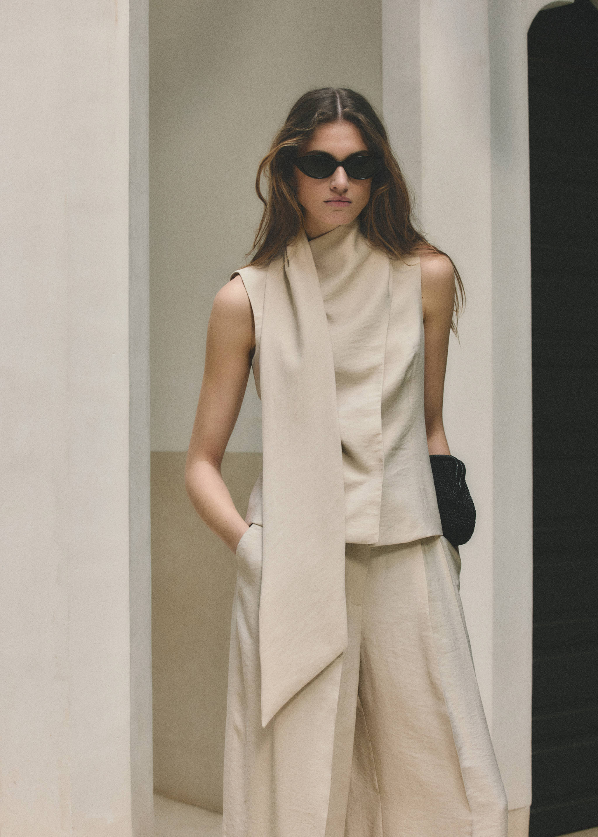 Top en lyocell avec col foulard - Plan moyen