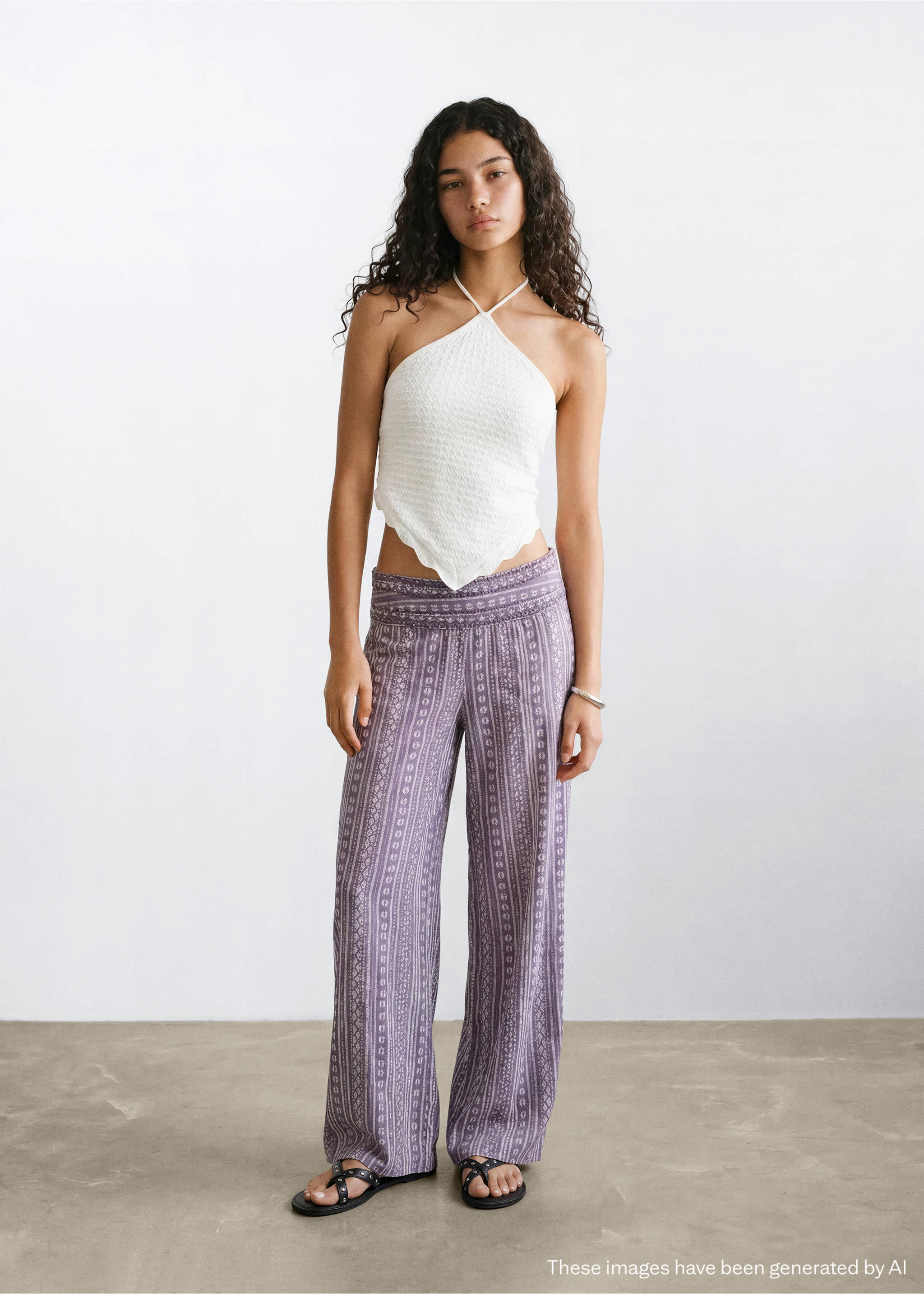 قميص مكشوف الظهر بحمالة حول العنق - رؤية عامة, بيج فاتح. Ref: 27048653-00.