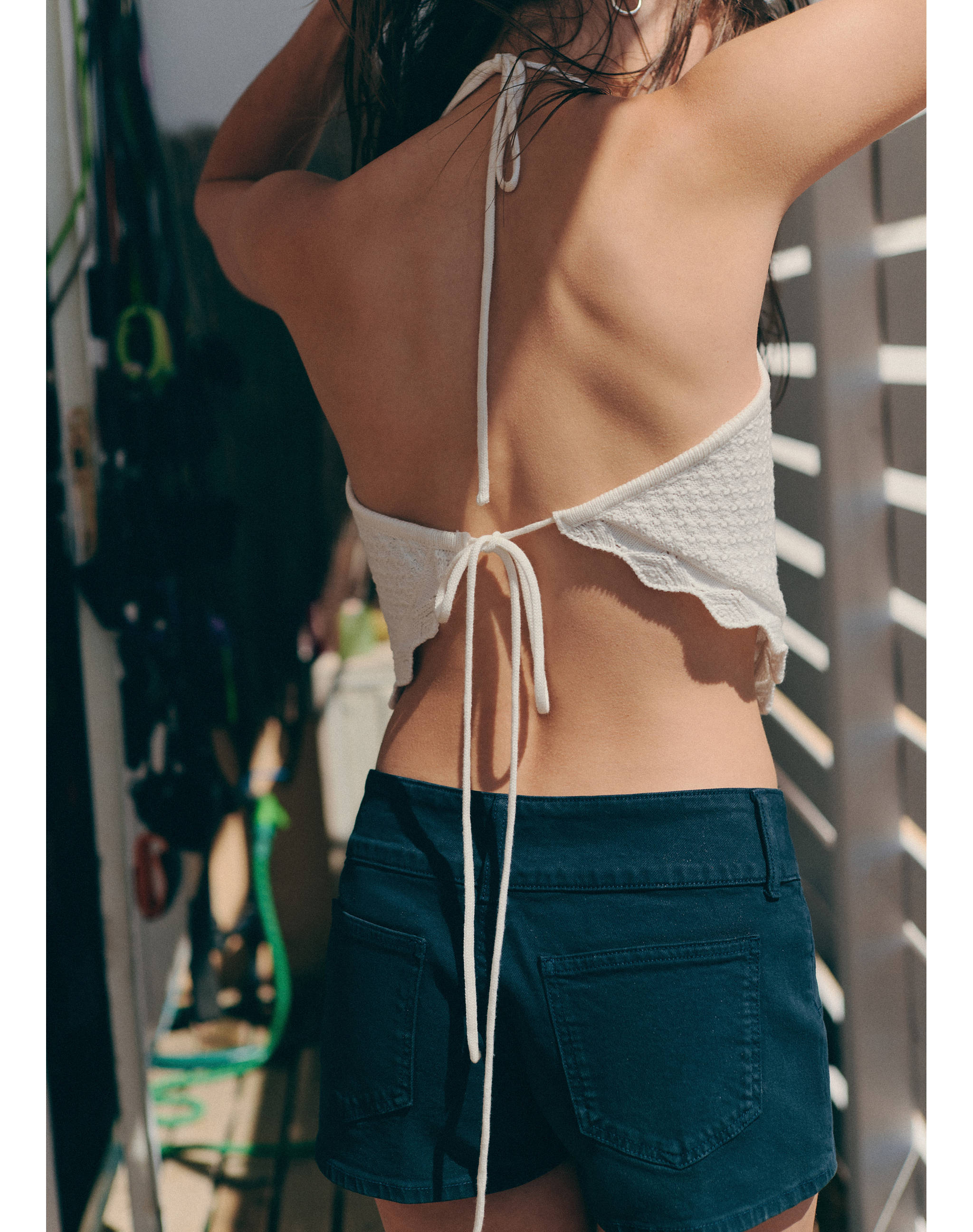Halter top with open back - Reverse of the article