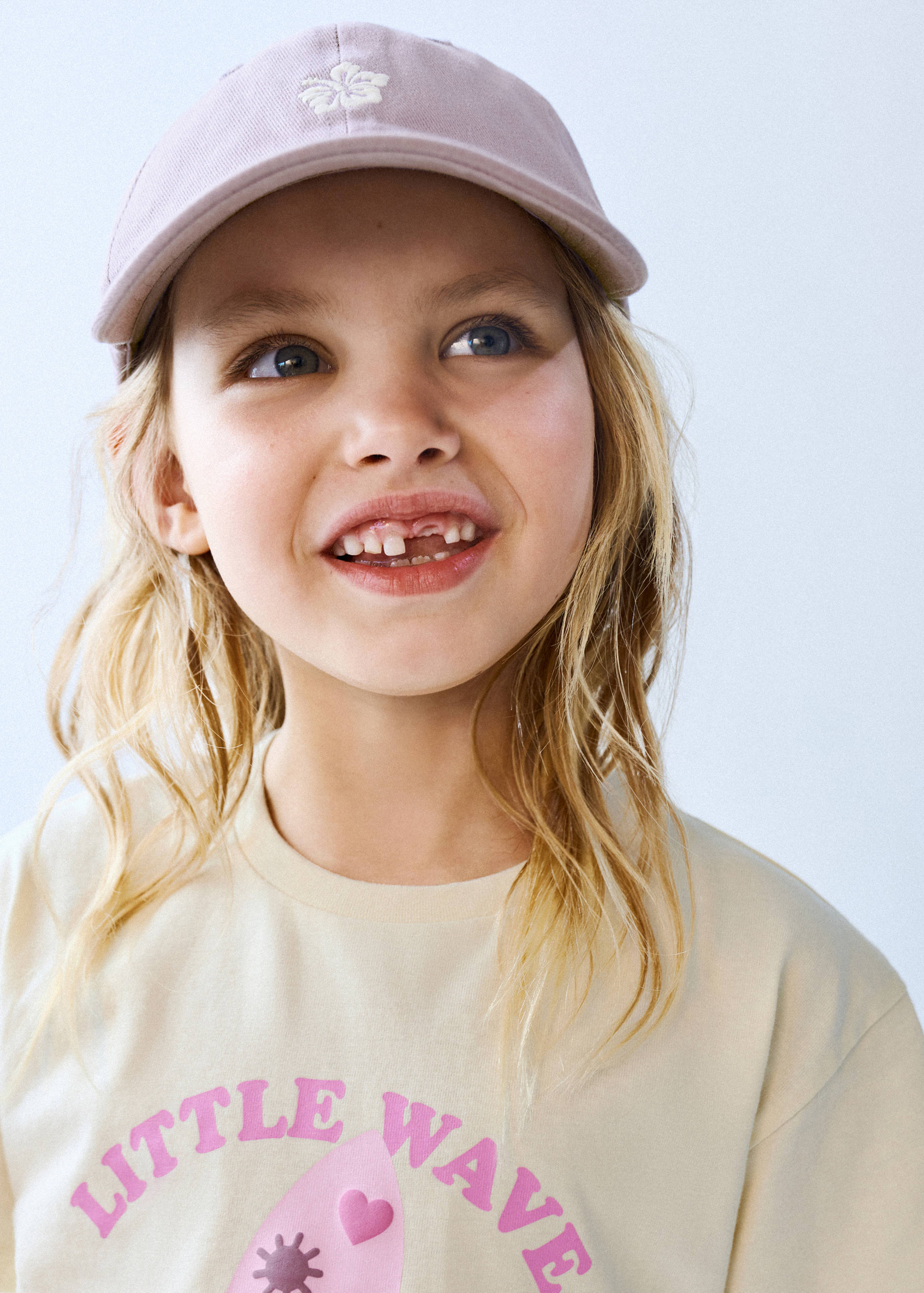 Casquette à fleur brodée - Plan général