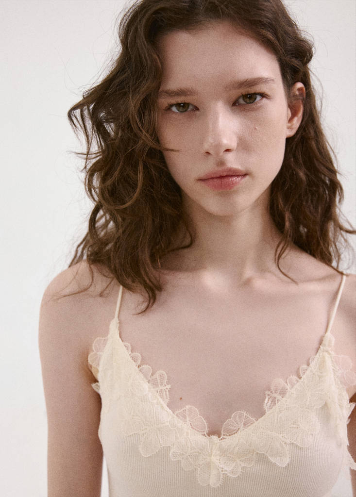 Lace detail knit top — Ecru