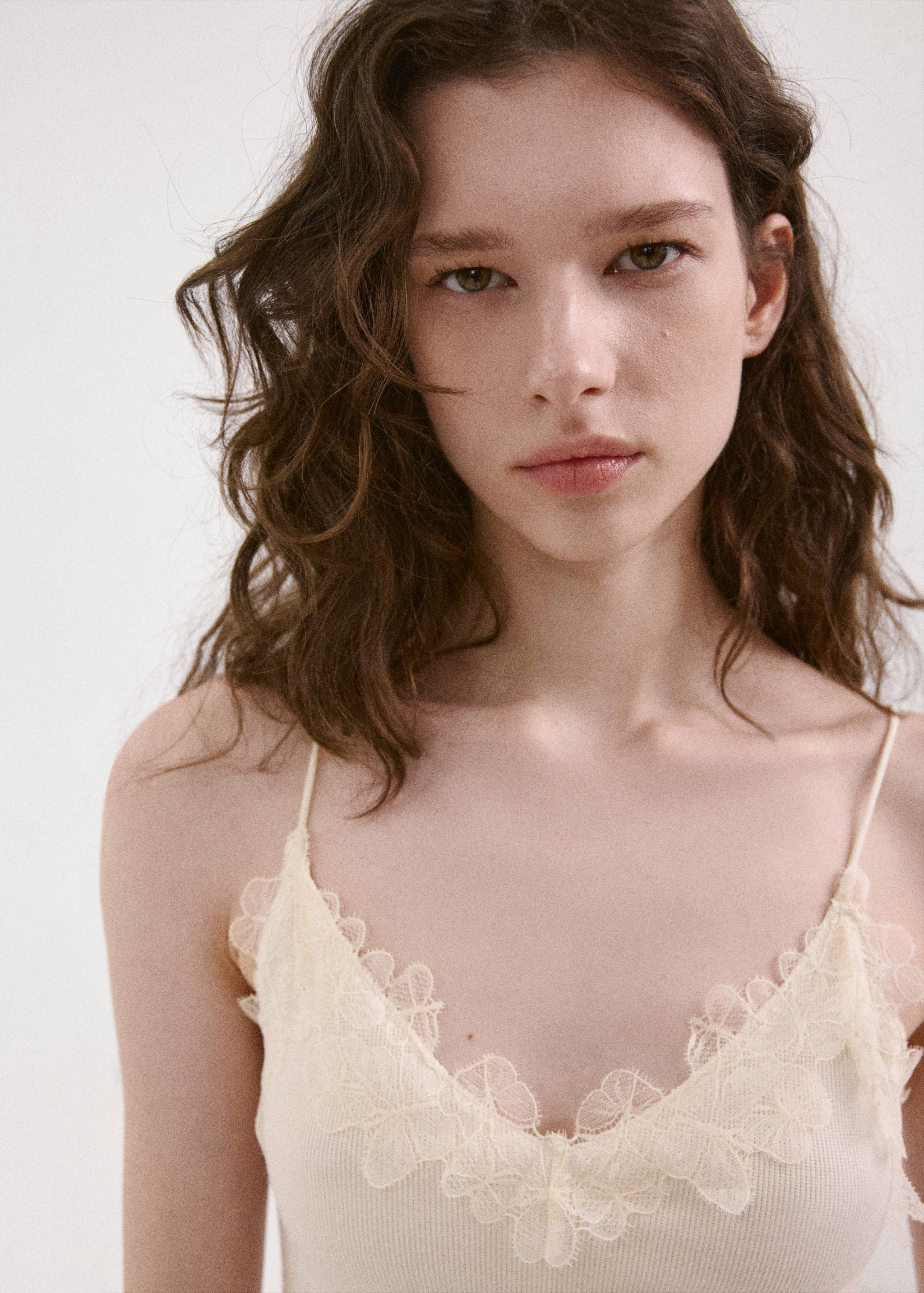 Lace detail knit top - Details of the article 1