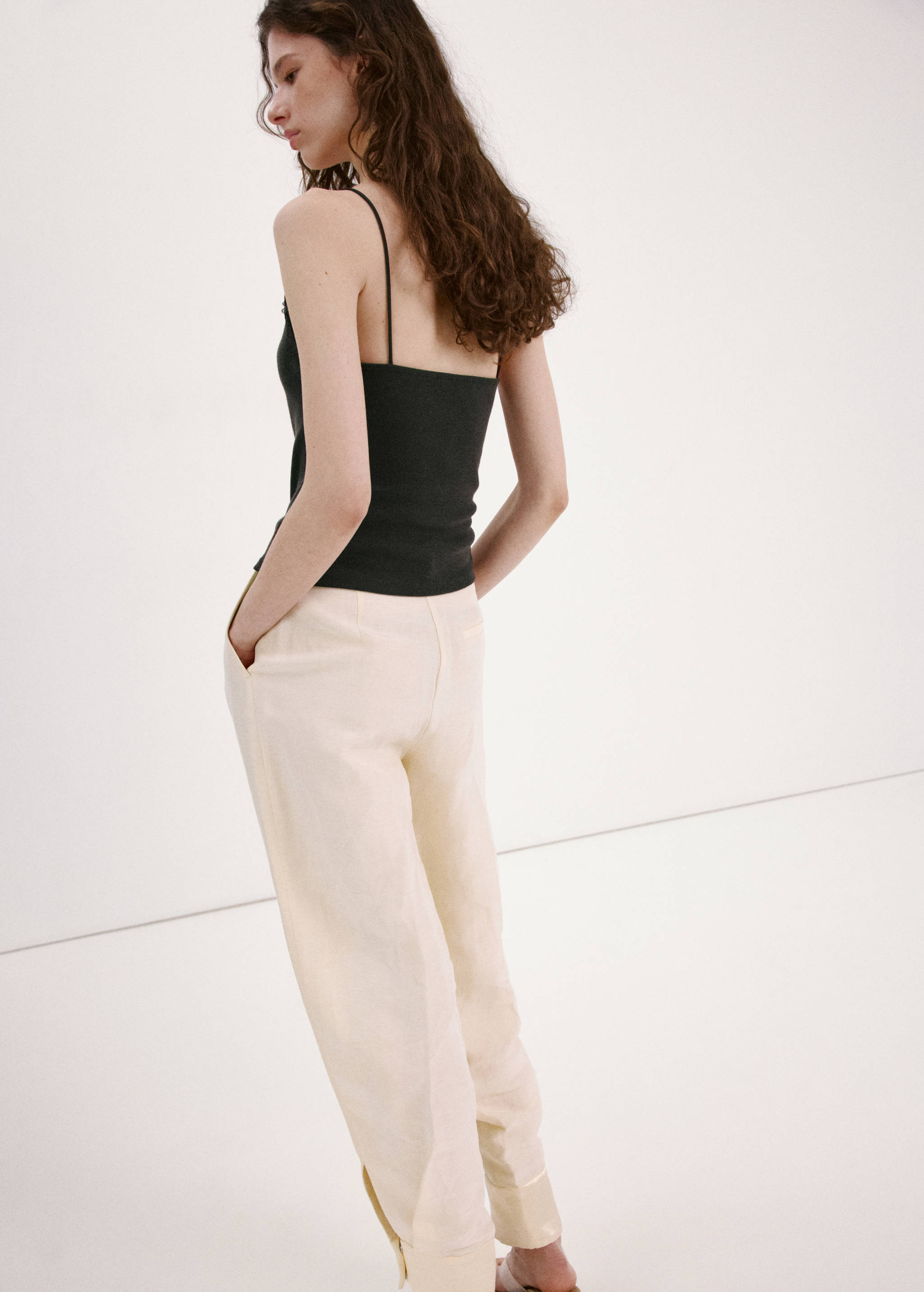 Lace detail knit top - Reverse of the article