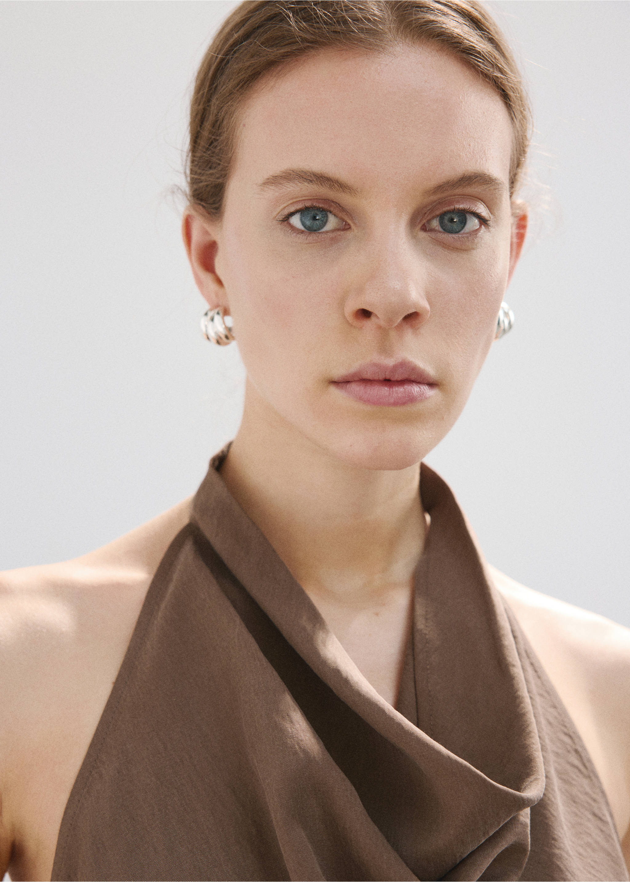 Lyocell top with draped neck - Details of the article 1, Brown. Ref: 27049063-00.