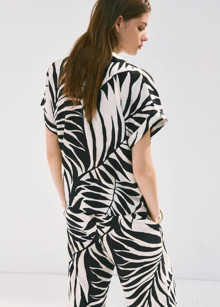 Flowy printed shirt — Ecru
