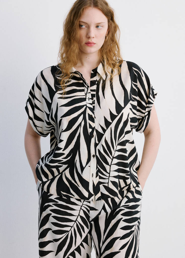 Flowy printed shirt — Ecru