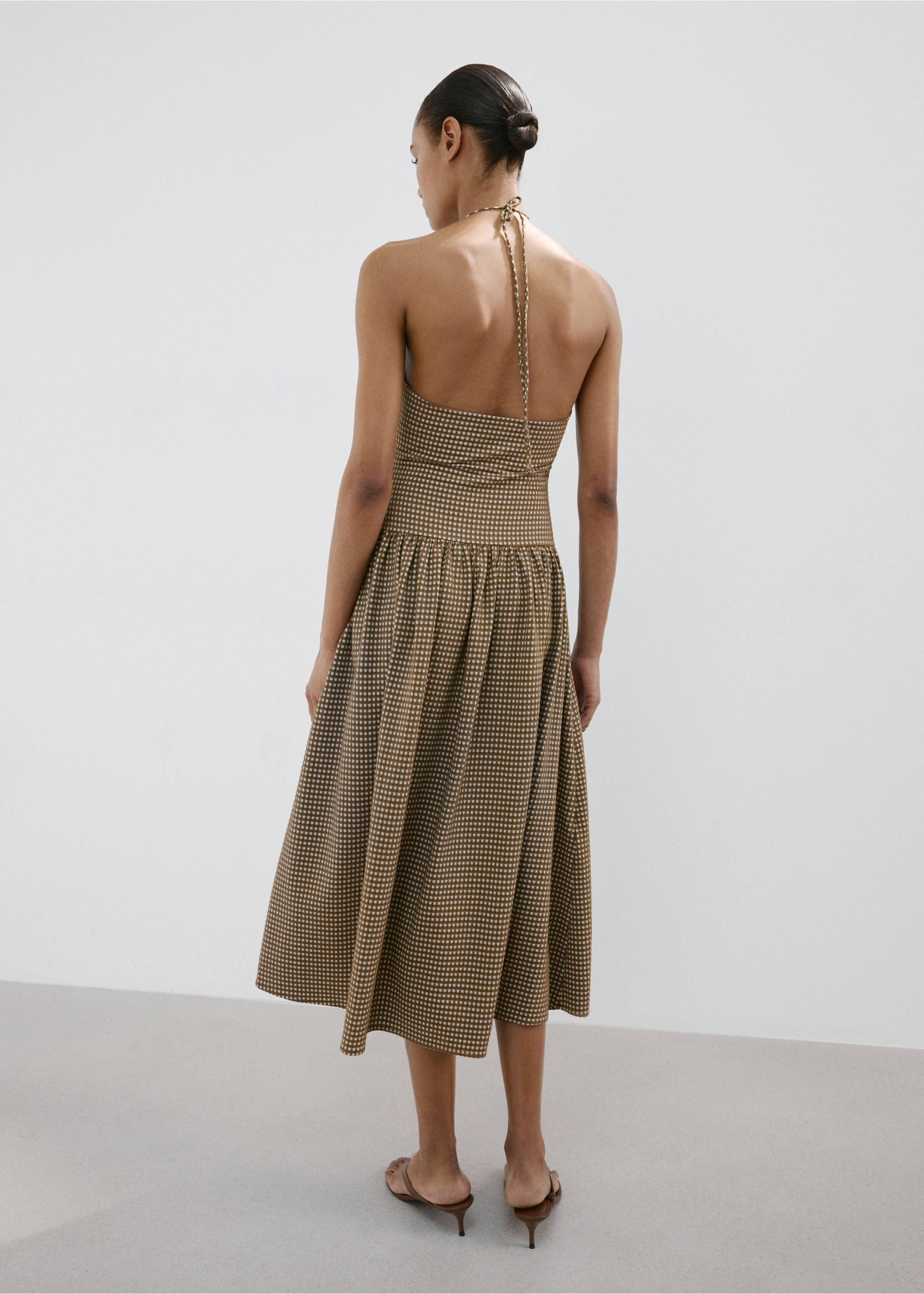 Midi dress with ruched check detail - Reverse of the article, Khaki. Ref: 27049070-00.