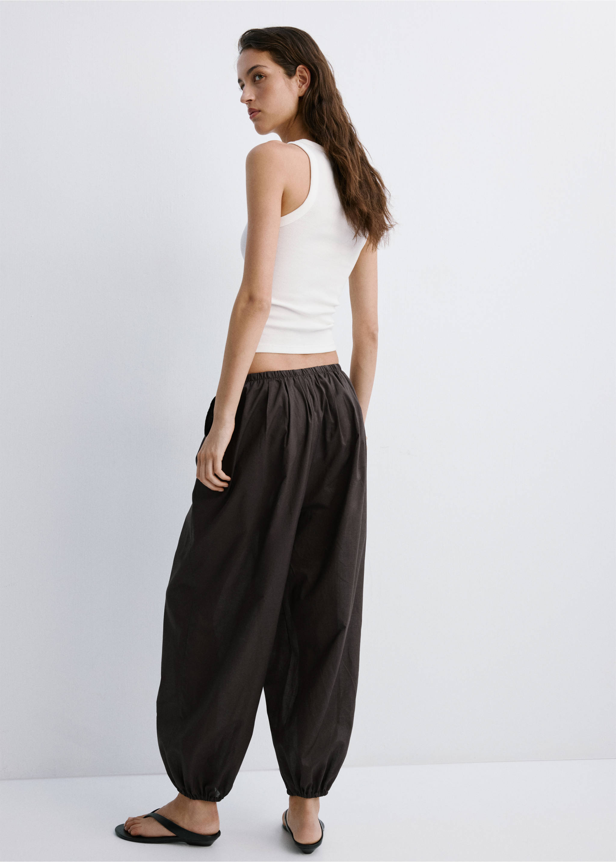 Pantalon en coton bouffant - Verso de l’article, Chocolat. Ref: 27049080-00.