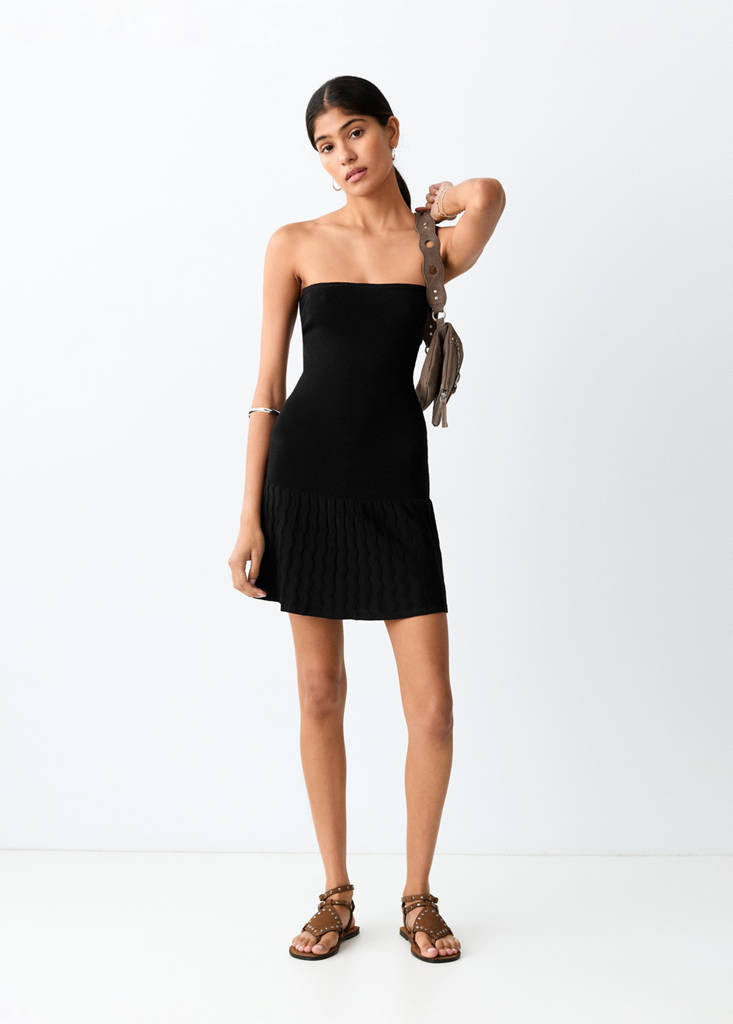 Strapless dress with ruffles — Black
