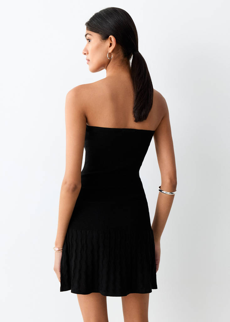Strapless dress with ruffles — Black