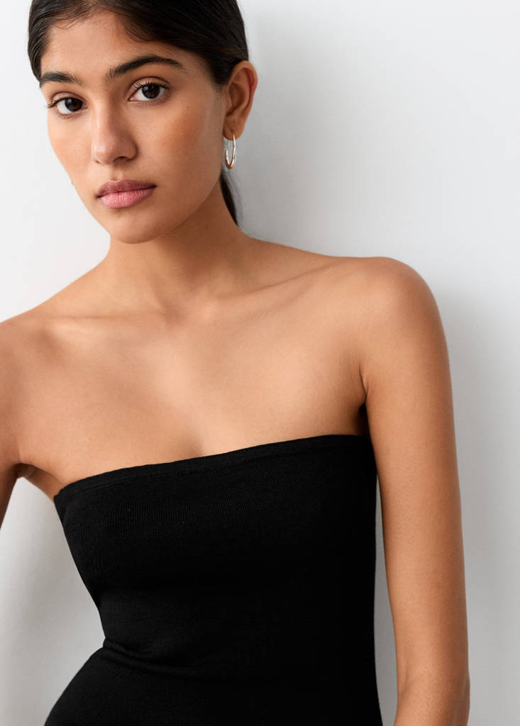 Strapless dress with ruffles — Black