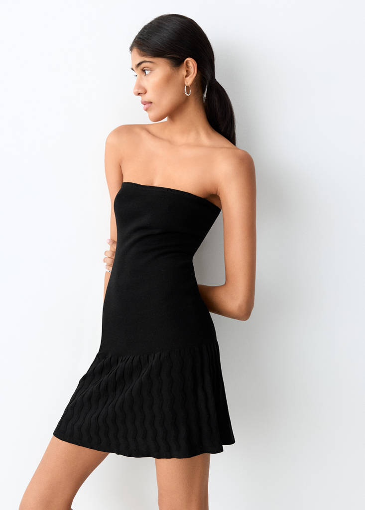 Strapless dress with ruffles — Black