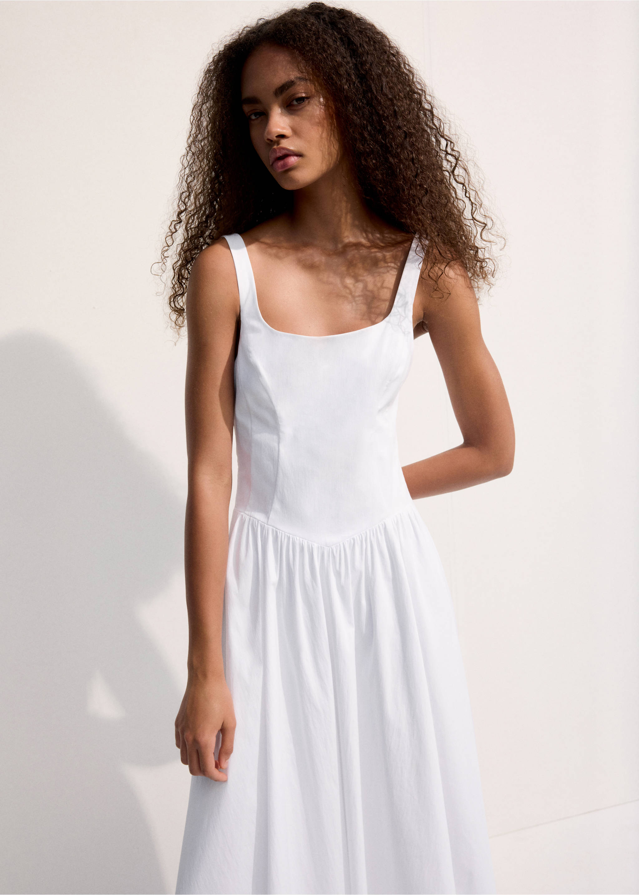 코르셋 드레스 오픈 백 - 중간 평면도, 화이트. Ref: 27049217-01.