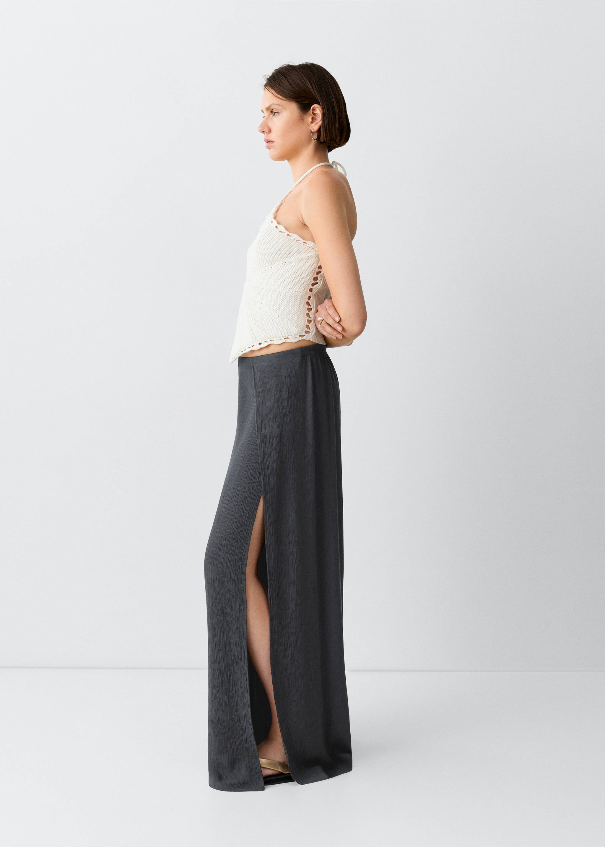 Calças fluidas com aberturas laterais - Plano médio, Cinzento-carvão. Ref: 27049219-00.